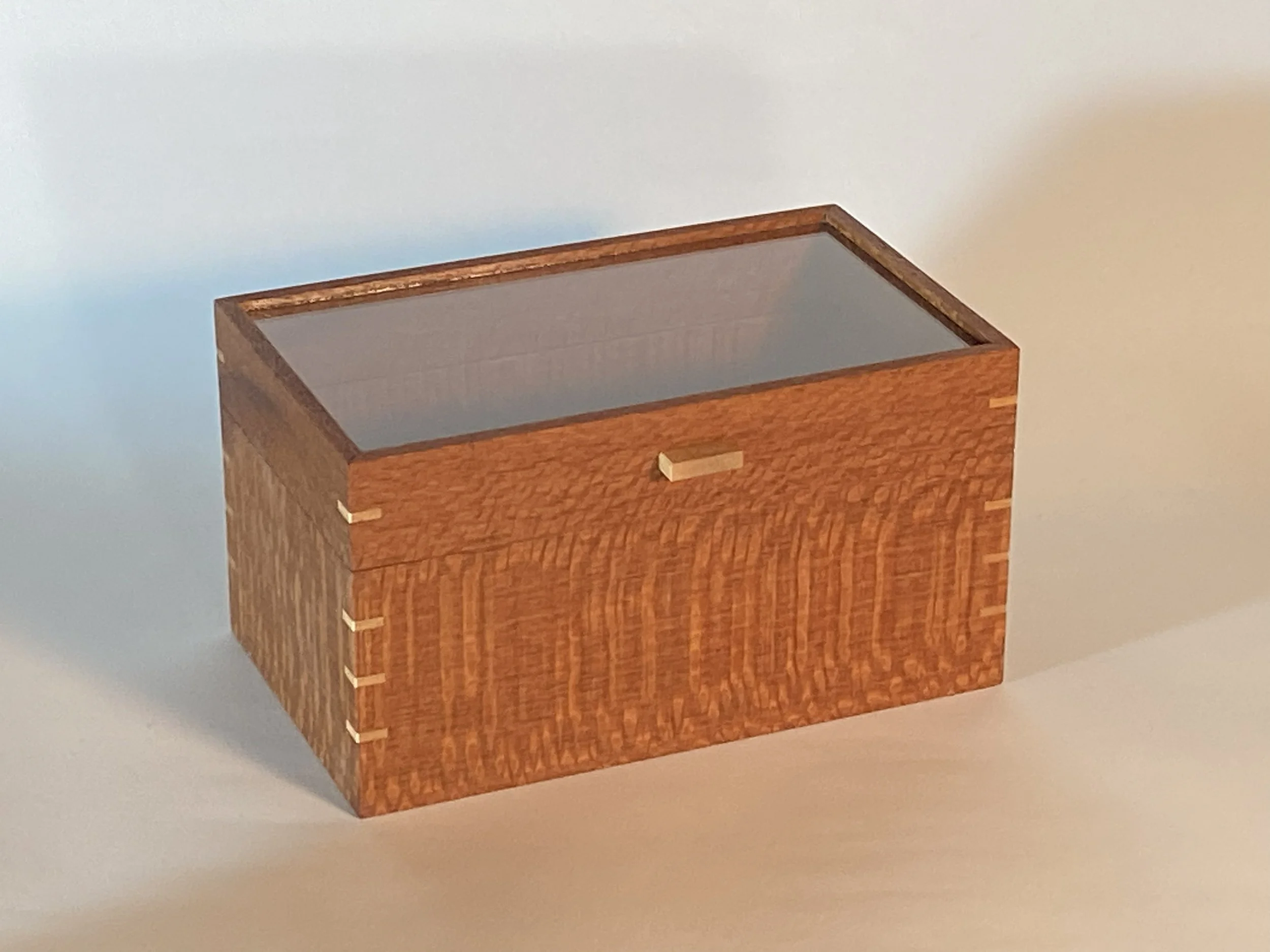 The tea caddy is made of Lacewood with Pacific Coast Maple splines and handle