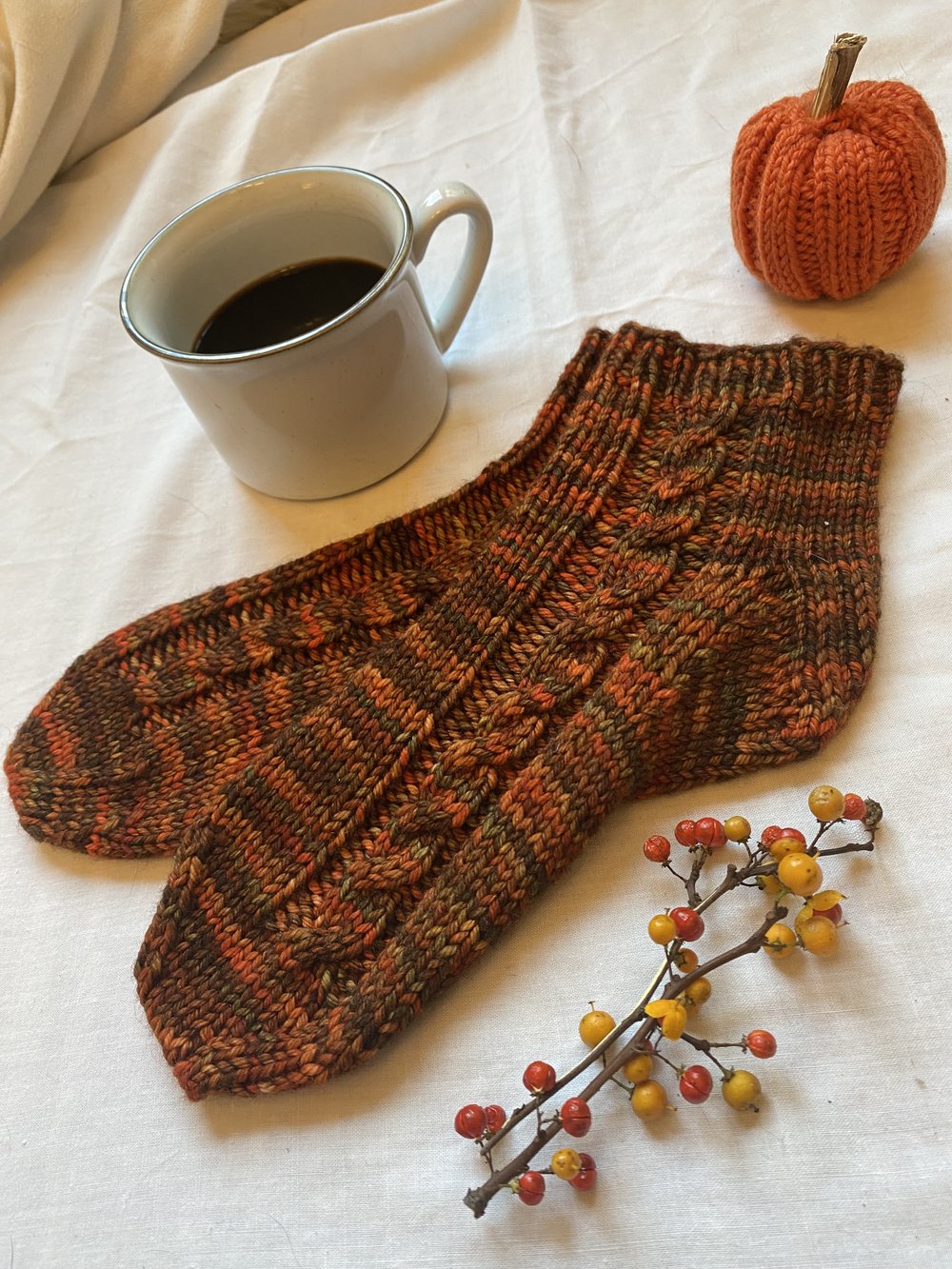 October sock set from Yarn of My Dreams, main colorway is called  Spooktacular. No pattern, His loom from the KB His and Her sock loom set.  🖤💜🎃💜🖤 : r/LoomKnitting