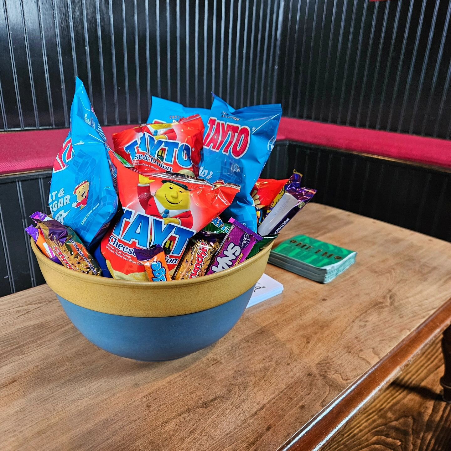 The only thing as important as a well stocked bar is a well stocked snack bowl. 😍🤤🇮🇪
.
#wanderingdruid #tinyhouse #tinypub #barrental #mobilebar #ireland #newengland #irishpub #guinness #bostonfoodies #massachusetts #boston #whiskey #irishabroad 
