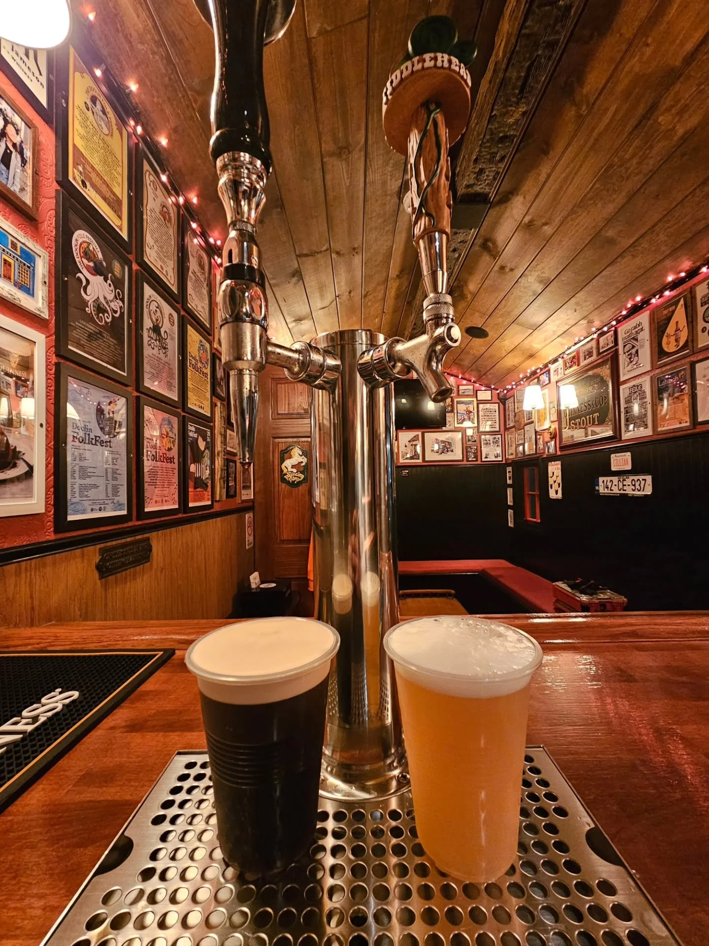 Guinness & Fiddlehead IPA on draft in Andover, MA! 🍺🌧
.
#wanderingdruid #tinyhouse #tinypub #barrental #mobilebar #ireland #newengland #irishpub #guinness #bostonfoodies #massachusetts #boston #whiskey #irishabroad #irish #irishmusic #irishowne