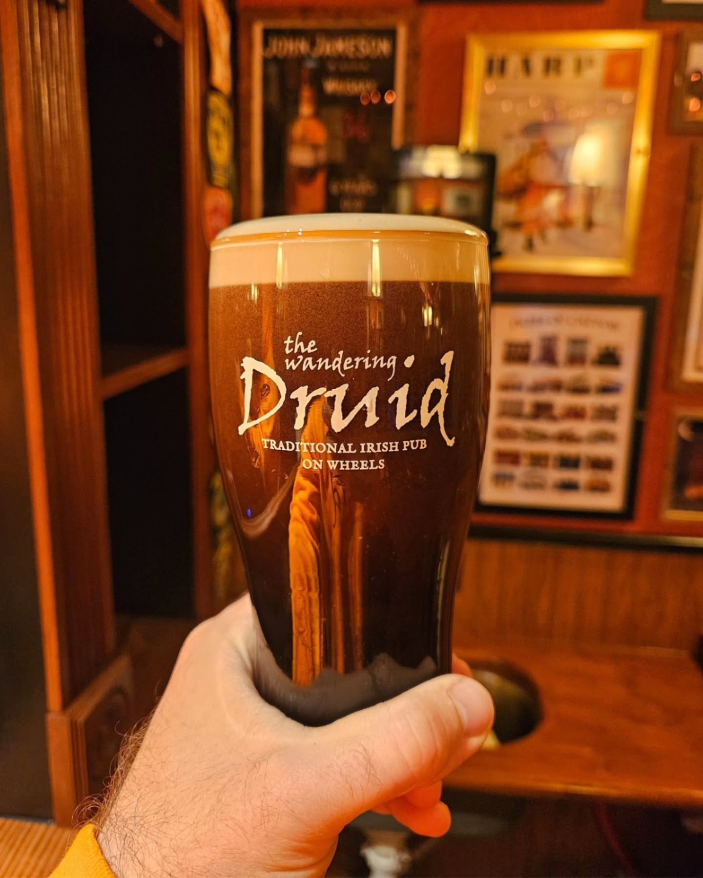 Forget splitting the G, splitting the D is the way to go! 🍺🔎📏

Wandering Druid 20 oz. pint glasses available now for purchase! But we don't have a store, and we don't ship... so you'll just have to book the pub if you want one! 🎉
.
#wanderingdrui