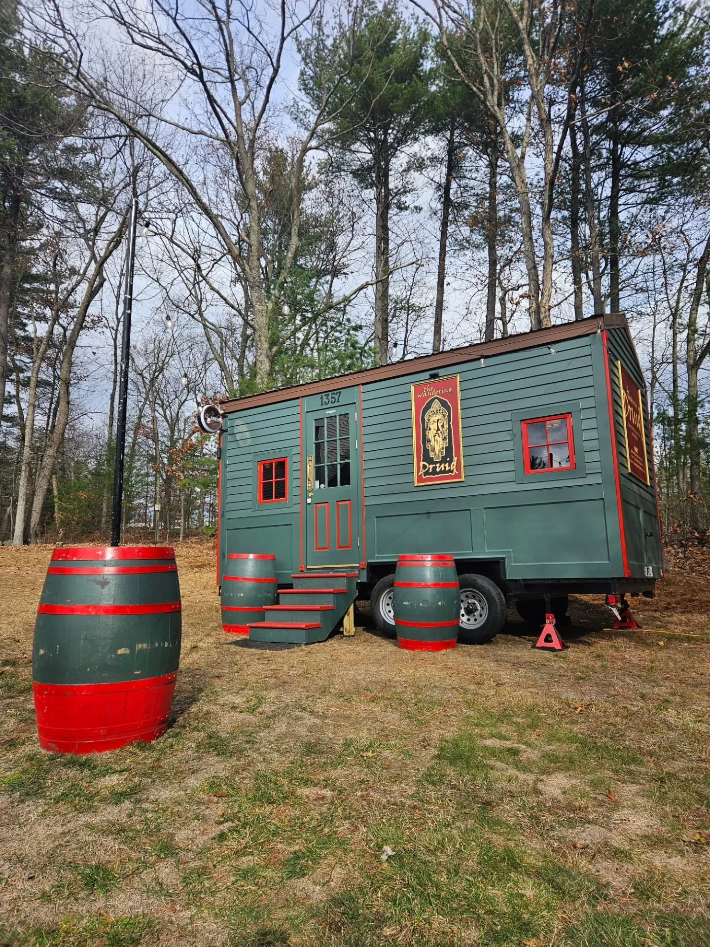 Pints in the forest! 🌳🌲🍺
.
#wanderingdruid #tinyhouse #tinypub #barrental #mobilebar #ireland #newengland #irishpub #guinness #bostonfoodies #massachusetts #boston #whiskey #irishabroad #irish #irishmusic #irishowned #smallbusiness #localbusiness 