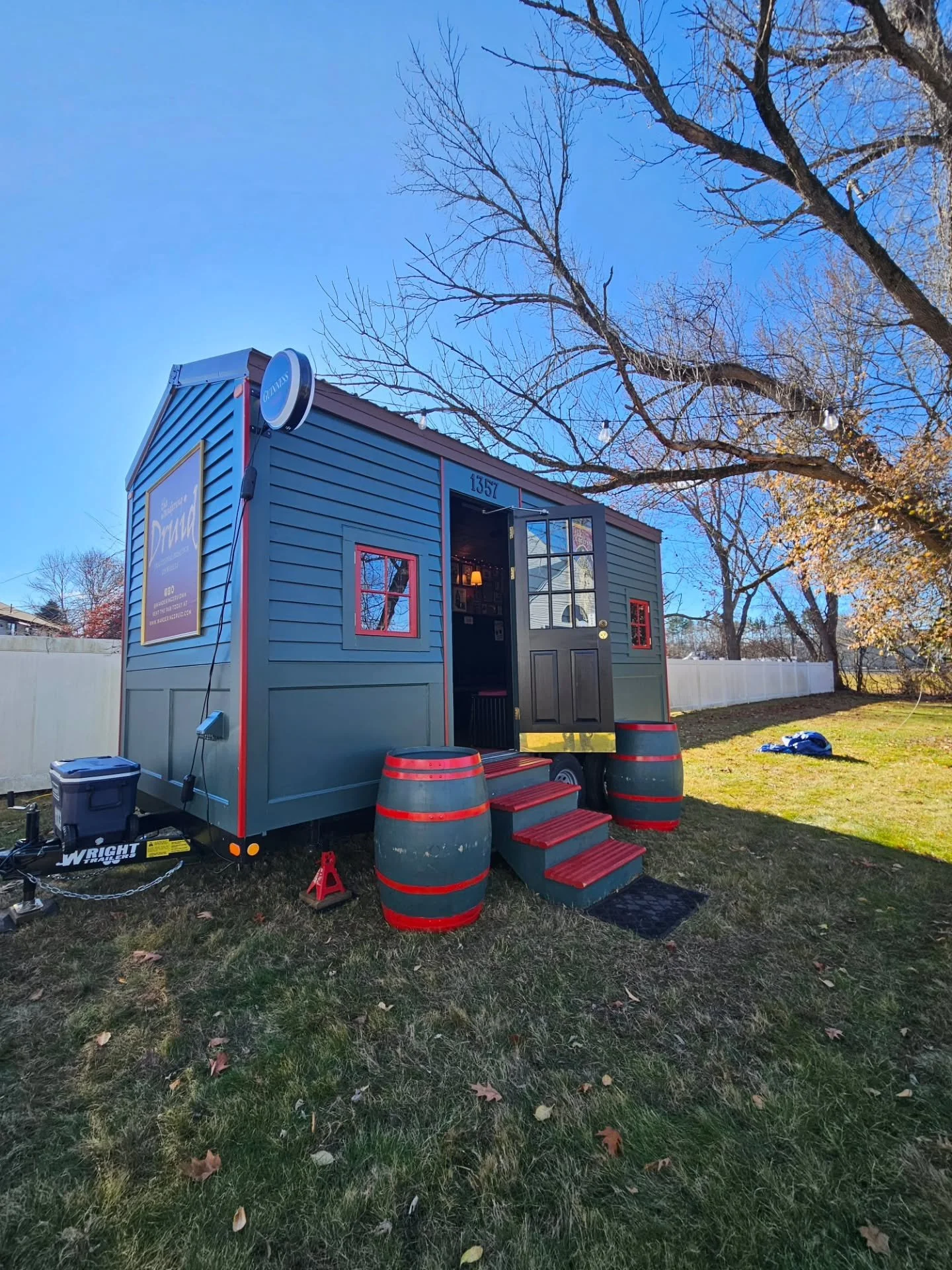 These cold, crisp days were made for pints! 🥶🍺
.
#wanderingdruid #tinyhouse #tinypub #barrental #mobilebar #ireland #newengland #irishpub #guinness #bostonfoodies #massachusetts #boston #whiskey #irishabroad #irish #irishmusic #irishowned #smallbus