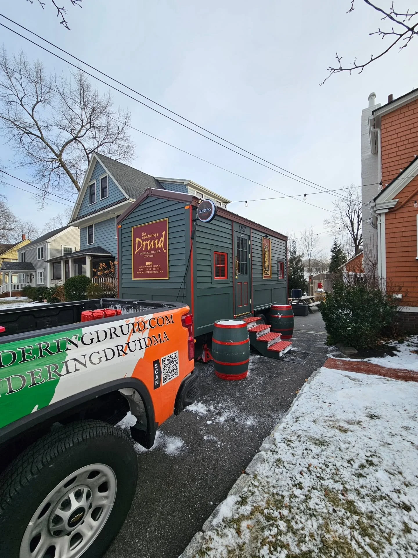 St. Stephen's Day (Dec 26) is one of the biggest drinking days of the year in Ireland. Only fitting that the pub will be packed tonight! 🎄🍺🎅🇮🇪
#ststephensday