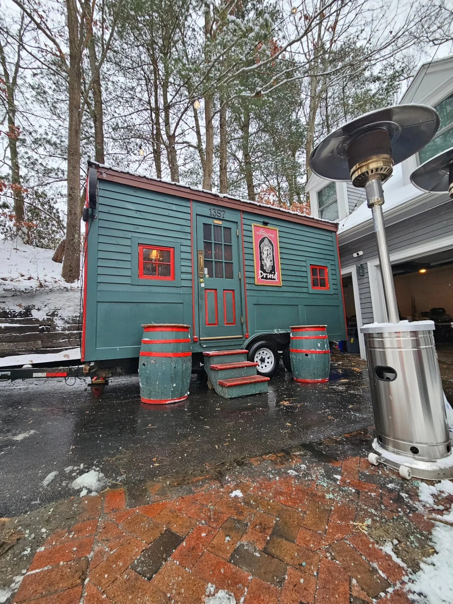 Snowy pints in Hingham, MA ☃️🍺🌨