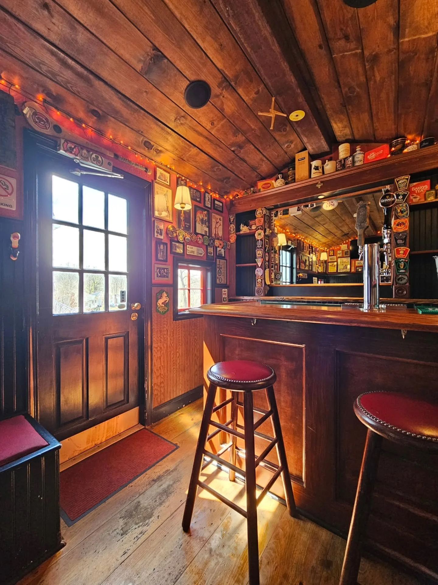 Nothing beats a warm pub on a chilly evening. 🥶🔥🍺