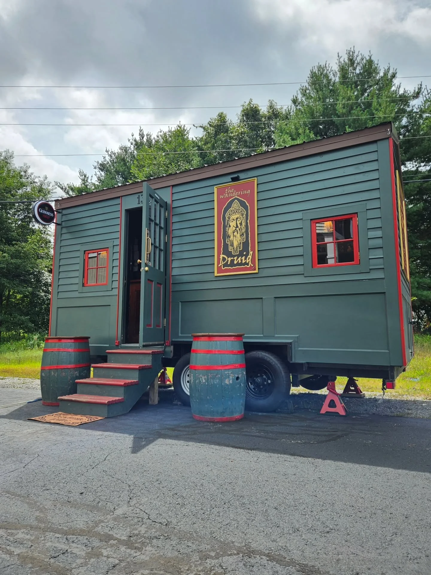 Open house for our friends at @nepdbuilds 🛠🍺