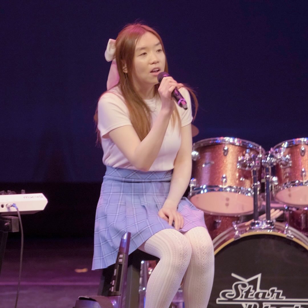 ~Member introduction for our new followers time!~
Seira is StarDrop's vocalist, guitarist, and songwriter! She's one of the founding members and even picked the name💫
.
.
.
#stardrop #anime #music #band #singer #songwriter #jrock #japanese #アニメ#音楽#バ