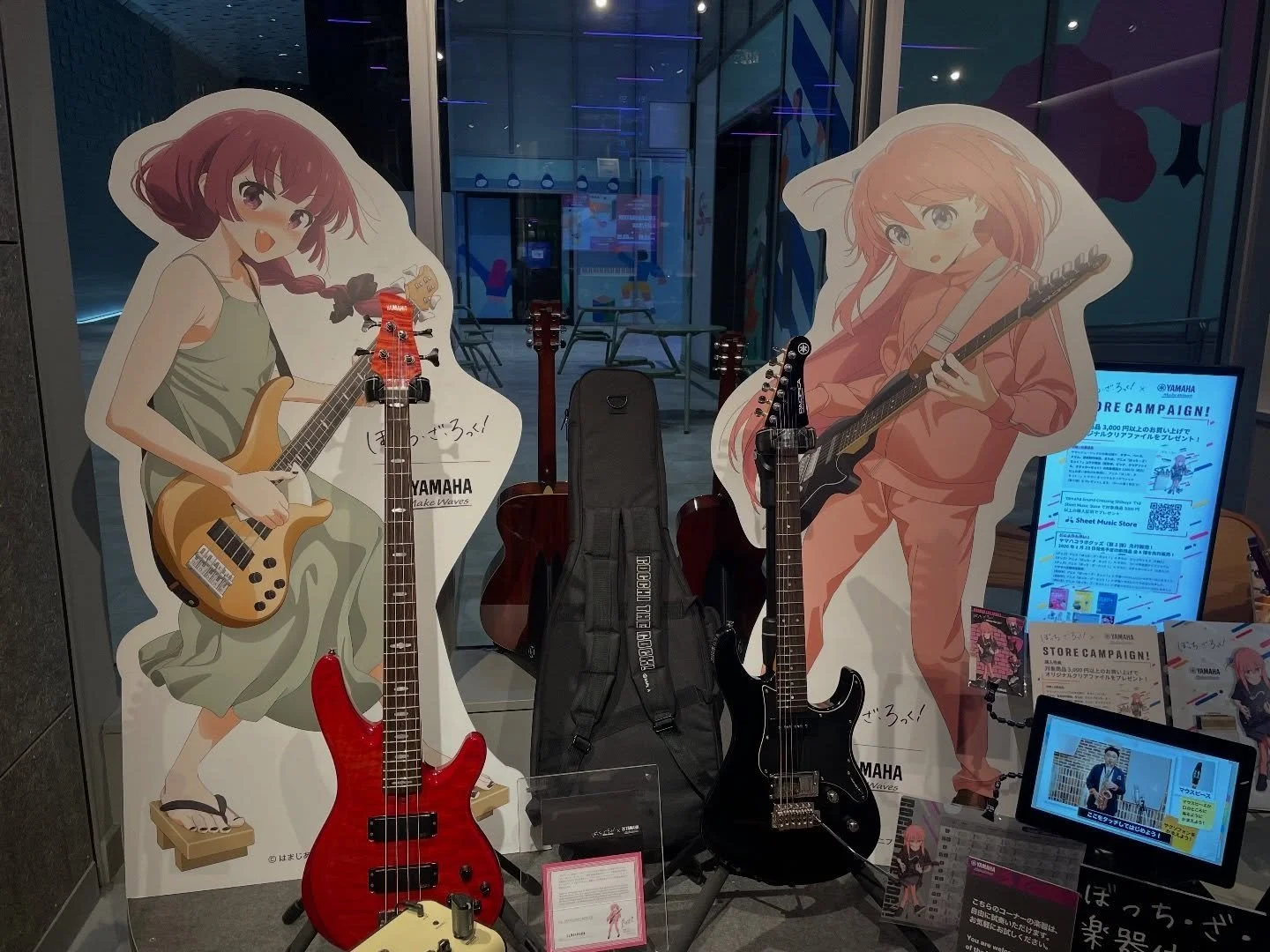 Some of us got to visit the #yamahasoundcrossing in Shibuya on the last day of their Bocci event- they had the special edition Pacifica and lots of cool stuff from the show on display, and blasting Kessoku Band on the speakers all day!