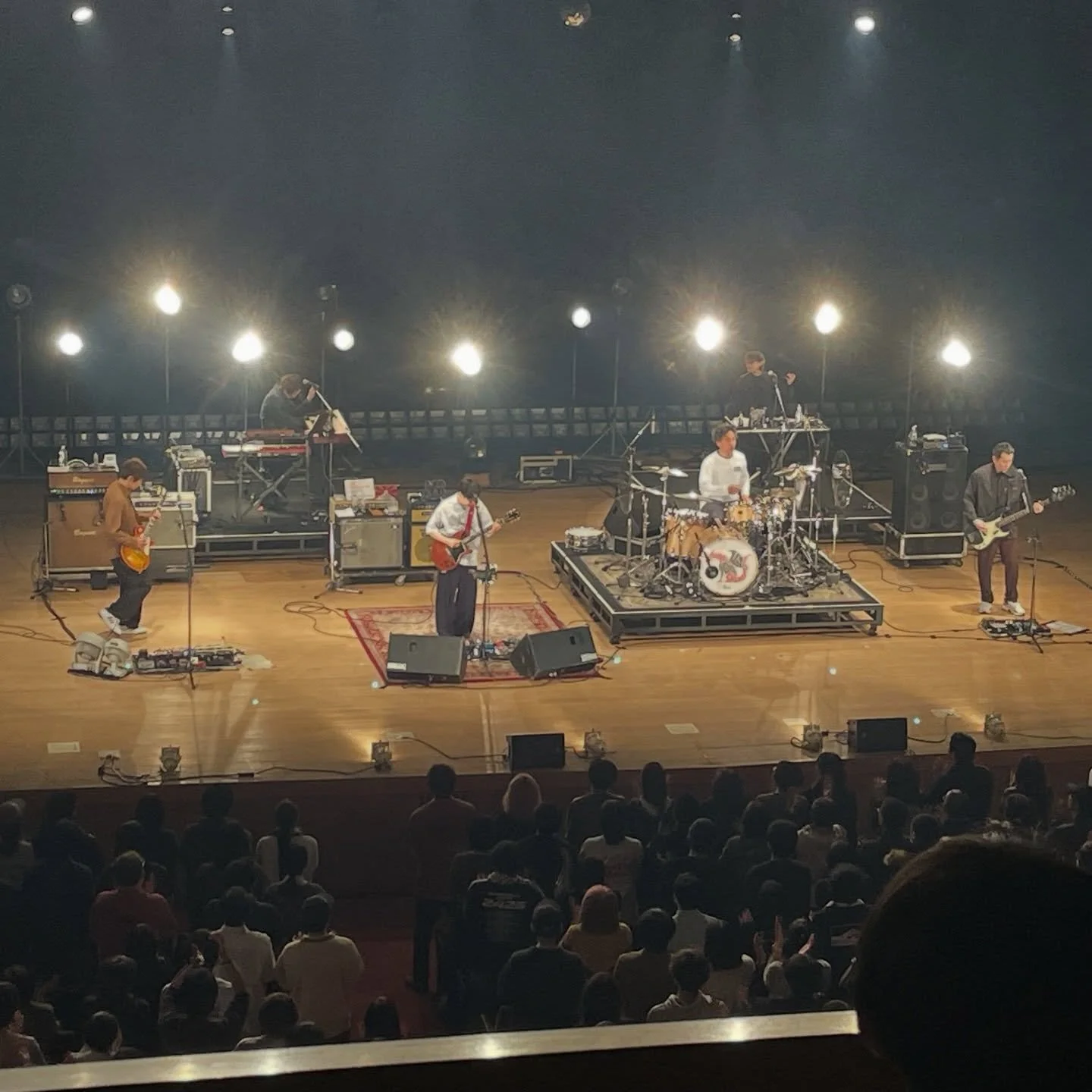 We went to the small city of Tomakomai in Hokkaido to finally see AKFG live! If you can believe it, they are even better live. It was almost like a dream to see such a legendary band playing songs I've listened to for almost my entire life.
 -はる
.
.
