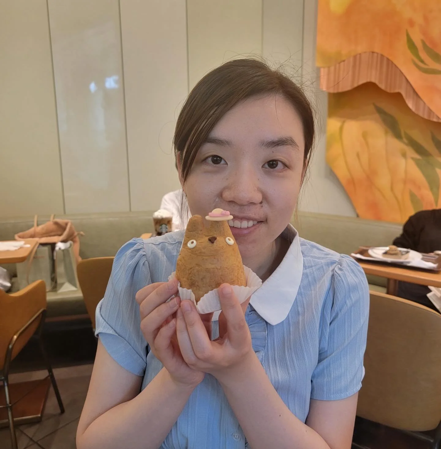 Shirohige part 2~
These cream puffs are almost too cute to eat!
But that won't stop me
.
.
.
#stardrop #anime #band #jpop #jrock