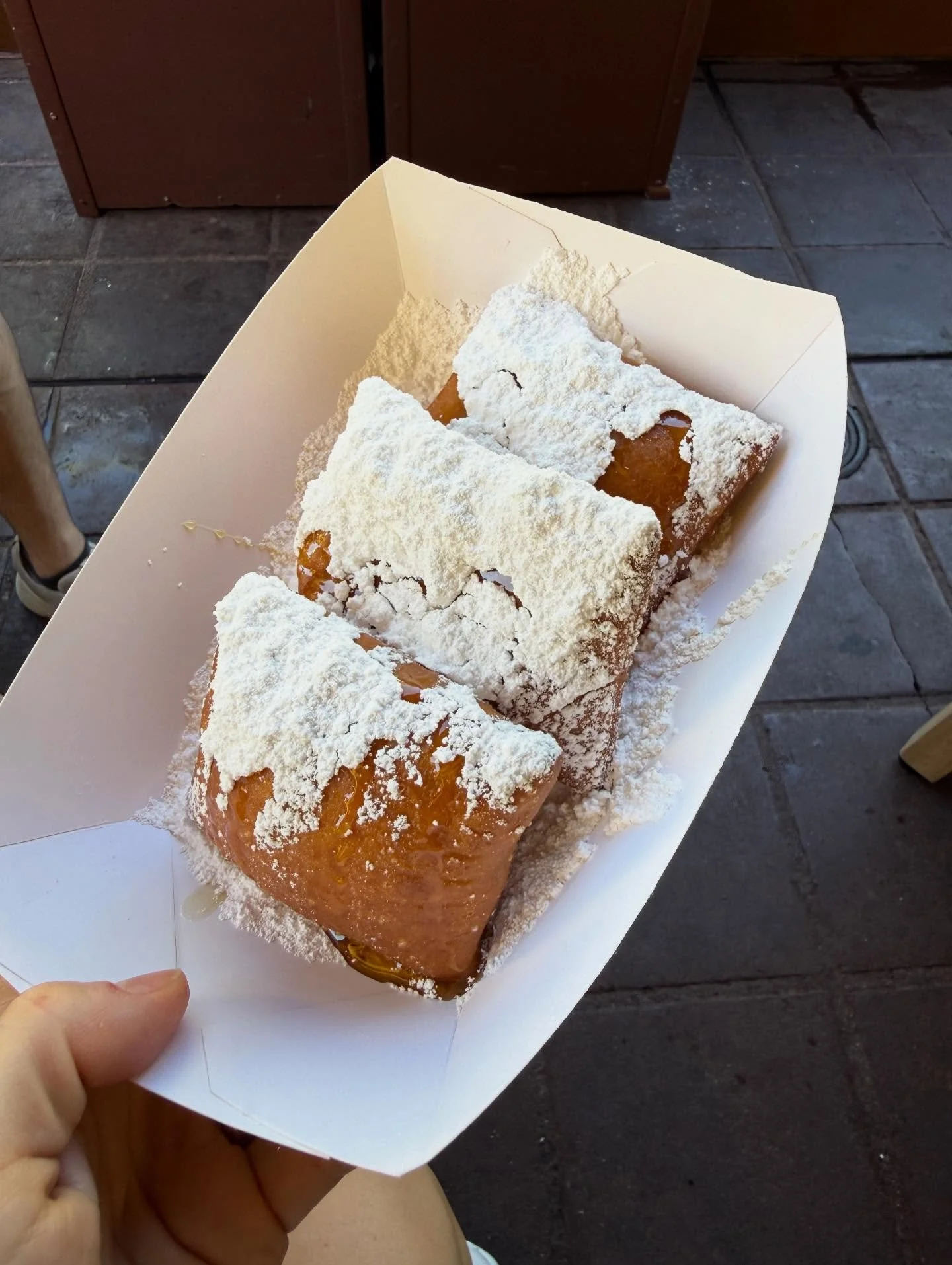 some of our favorite snacks &amp; drinks from our recent Walt Disney World trip! 🧋🥐🍔🍲
what&rsquo;s on your Disney snack bucket list?? 

#waltdisneyworld #disneyfood #disneysnacks
