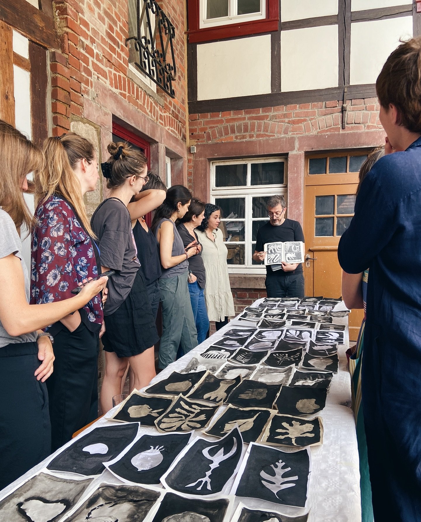 Only 1 week to go till the 6th edition of our weeklong Illustration workshop with @jesus.cisneros.ilustrador 🤩

SEEDS OF FABLES
from 9.-15.6. in Erlau 

Some best off pics of the last years from 2018-2024! So much looking forward to this new round!
