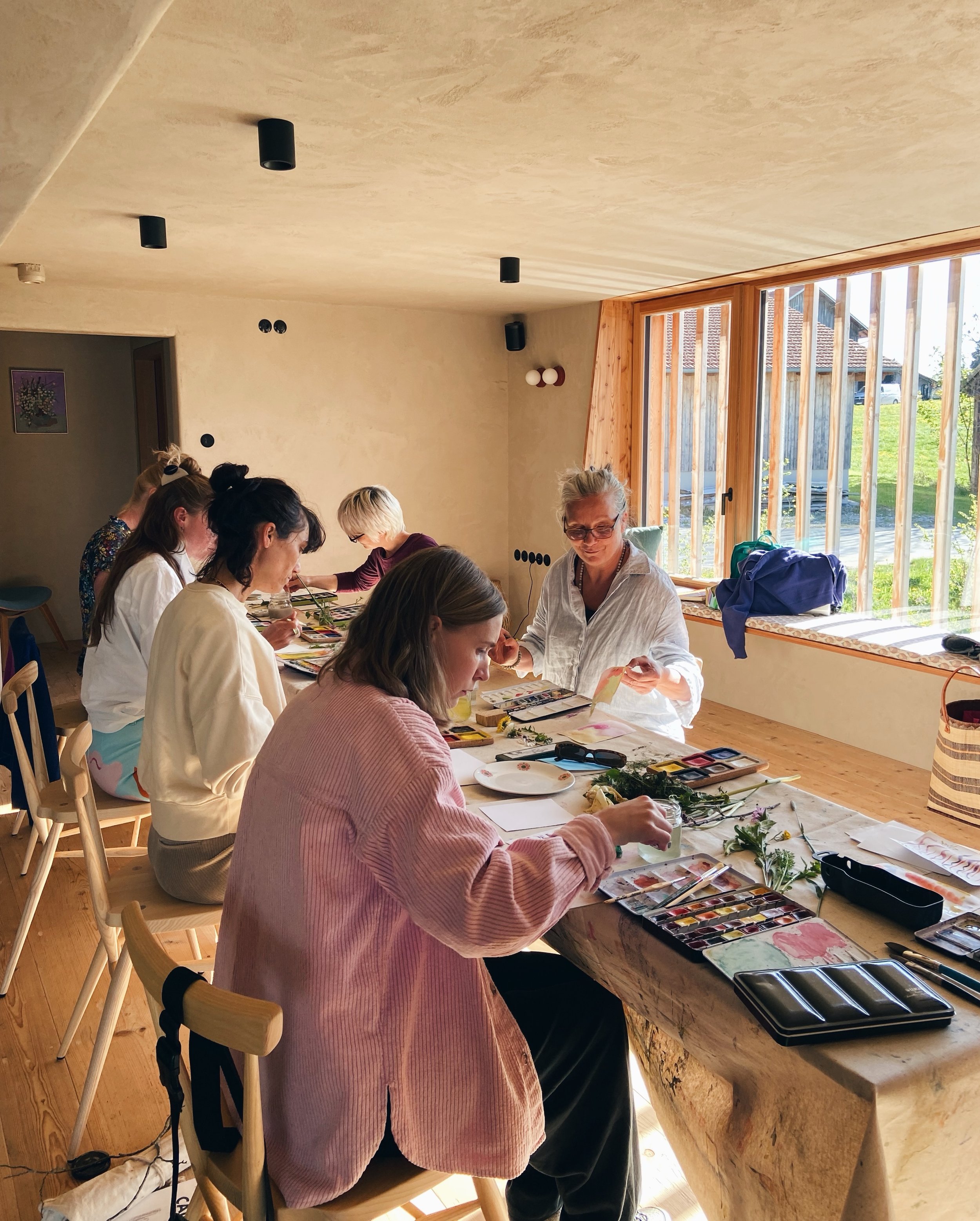IN BLOOM - part 3 This is how our days at the retreat looked like ☀️ optional morning yoga, sauna and a fresh dip in the pool or a calm morning with time just for oneself, an extraordinary yummy brunch, then a first course session at the studio or ou