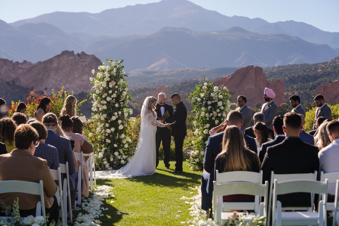 Wedding Wednesday's grand arch and wonderful views!​​​​​​​​​
@ggresortandclub​​​​​​​​
@katiecorinne.photo​​​​​​​​
@skeventspecialists
​​​​​​​​
​​​​​​​​
#coloradowedding #mountainwedding #coloradoweddingplanner #weddingplanner #weddingflorist #colorad