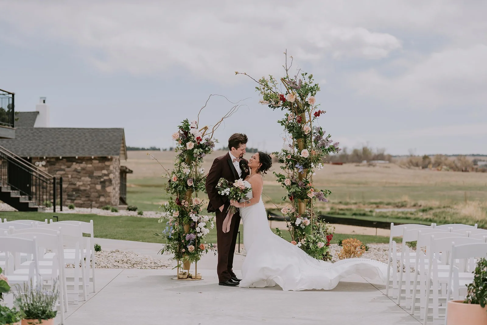 Gold open arch at ceremony at Cherry Valley