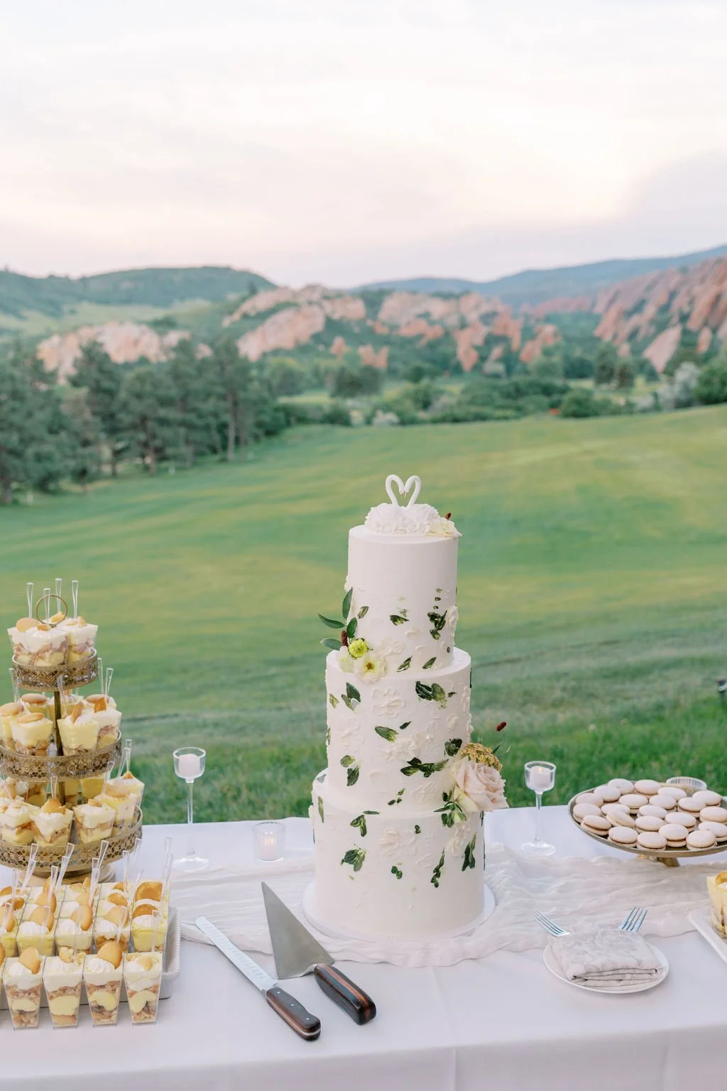 Arrowhead Wedding - Cake.jpg