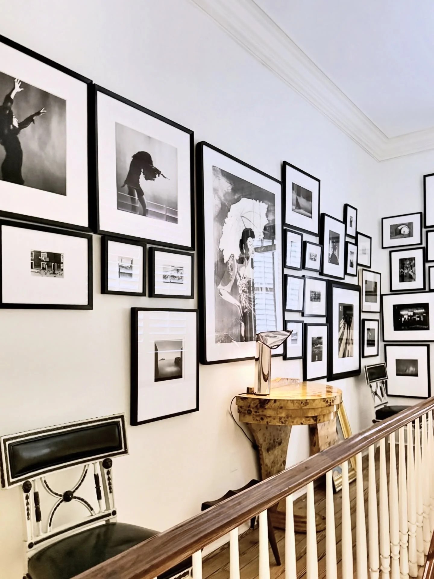 There&rsquo;s no such thing as &ldquo;just a hallway&rdquo;.
#jacoblawsofstyle 
#charelstondesign 
#jacoblawsinteriordesigncharleston 
#retirementwall