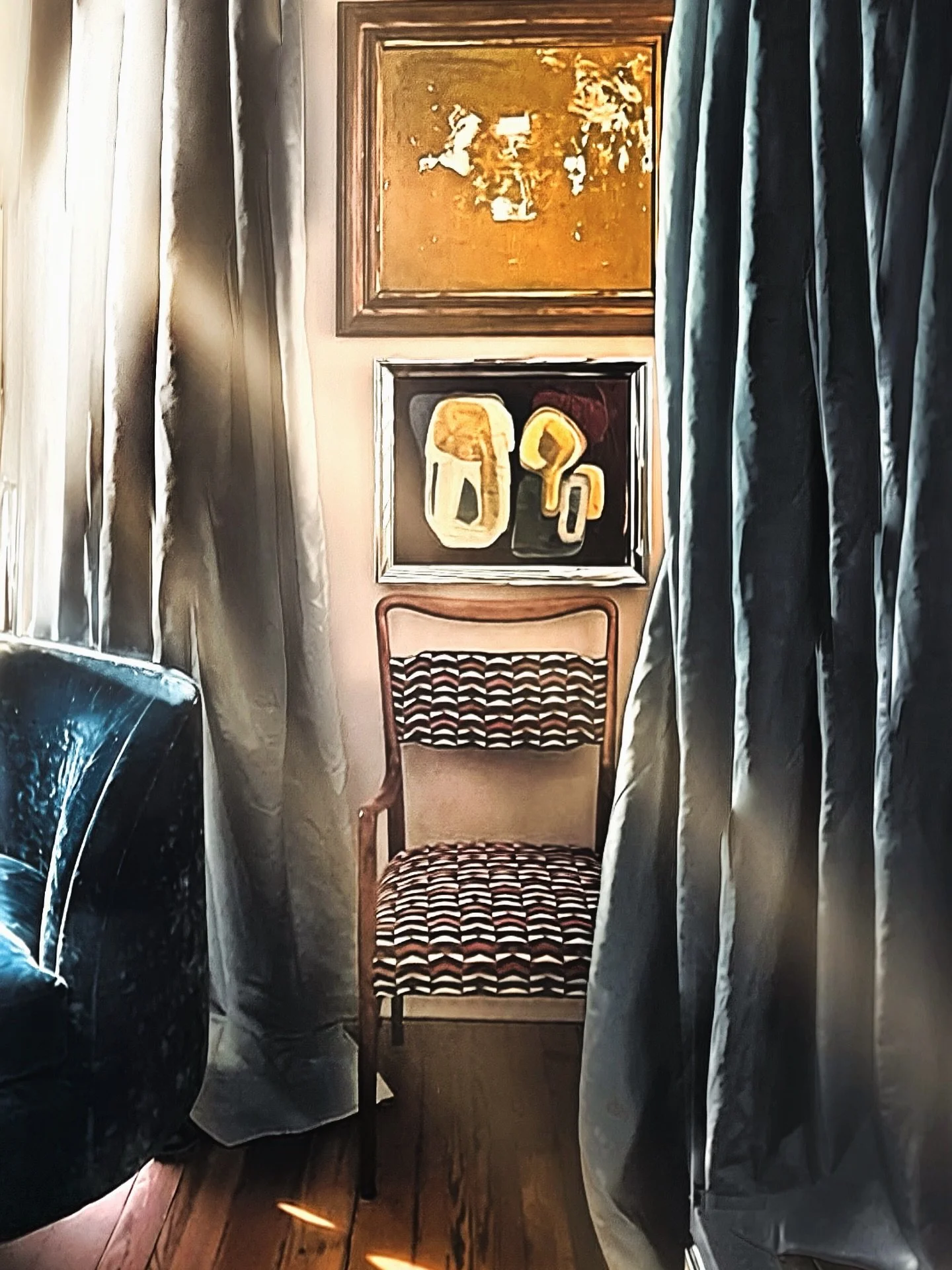 A quiet moment in the morning light . 

&hellip;

#jacoblawsinteriordesign 
#jacoblawsinteriordesigncharleston 
#jacoblawsofstyle 
#lawsoflayering 
#interiordesigncharleston
