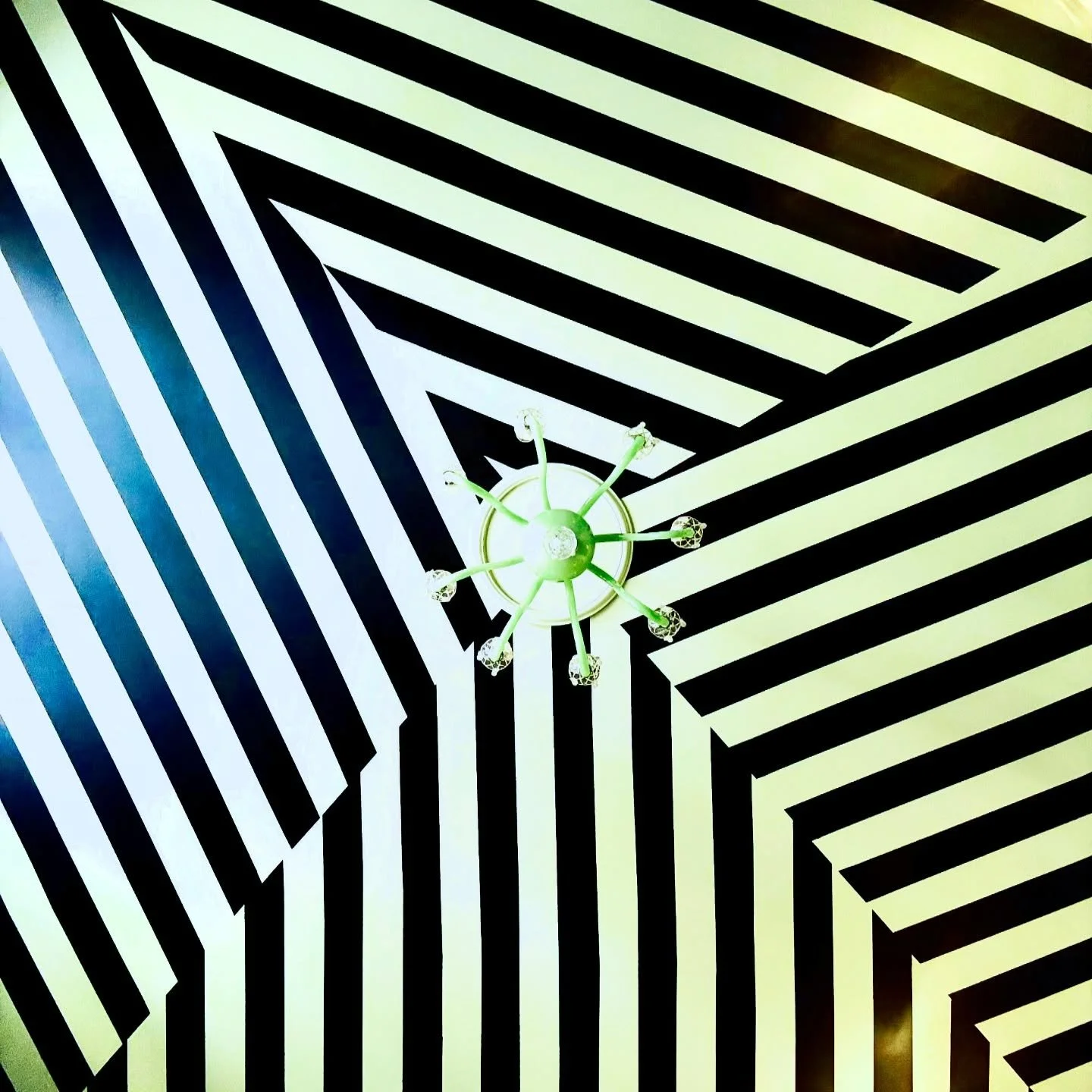 The best compliment from the @historiccharlestonfoundation South Battery Street House Tour : 
Woman: &ldquo;This house is the house from Beetlejuice.&rdquo;

My work here is done.
#jacoblawsofstyle 
#iykyk 
#movieinteriors 
#deliadeetz