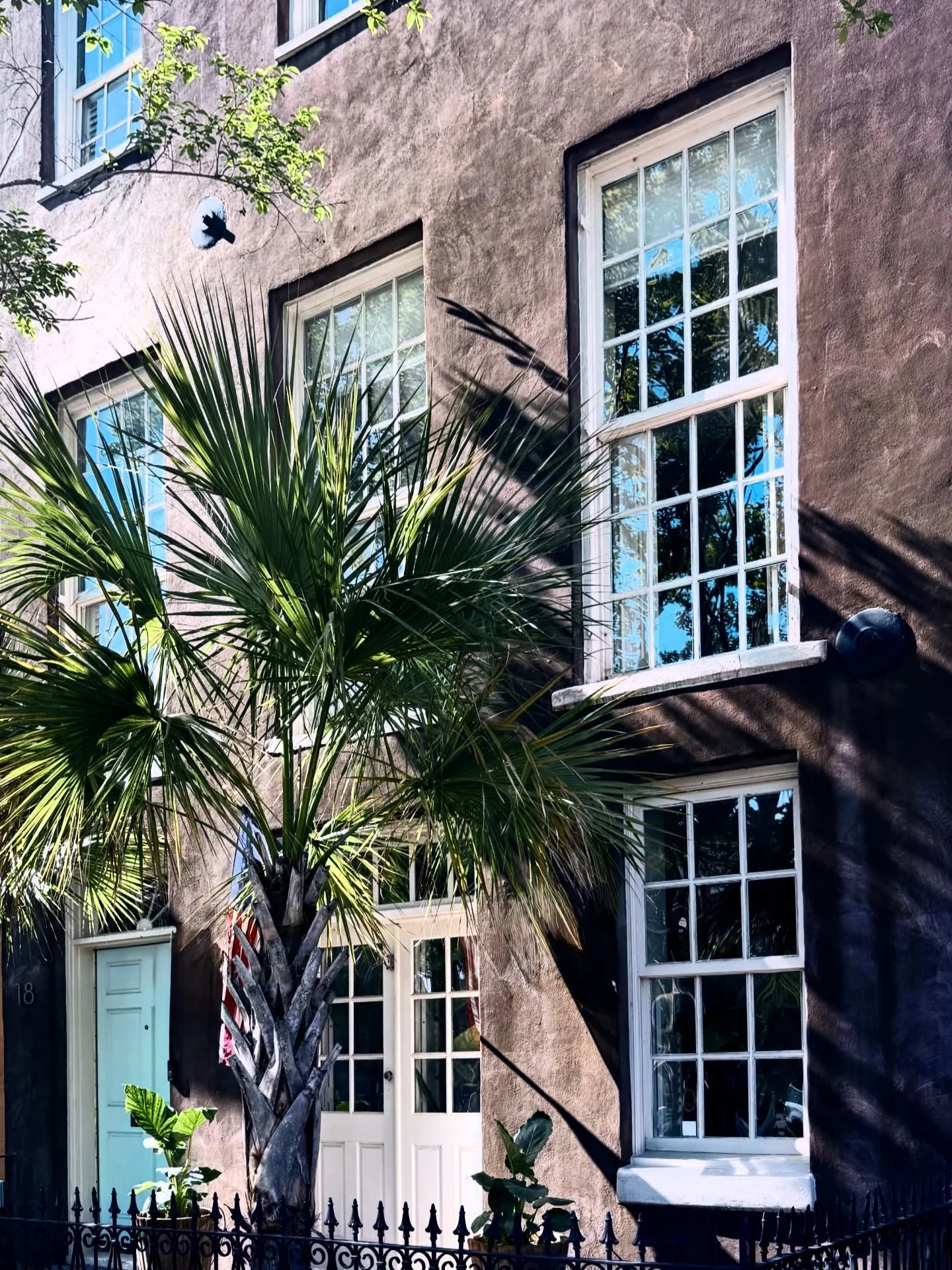 Great colors. 
#charlestonstroll 
#vintageaubergine 
#stucco 
#jacoblawsofstyle 
#charlestondesigners