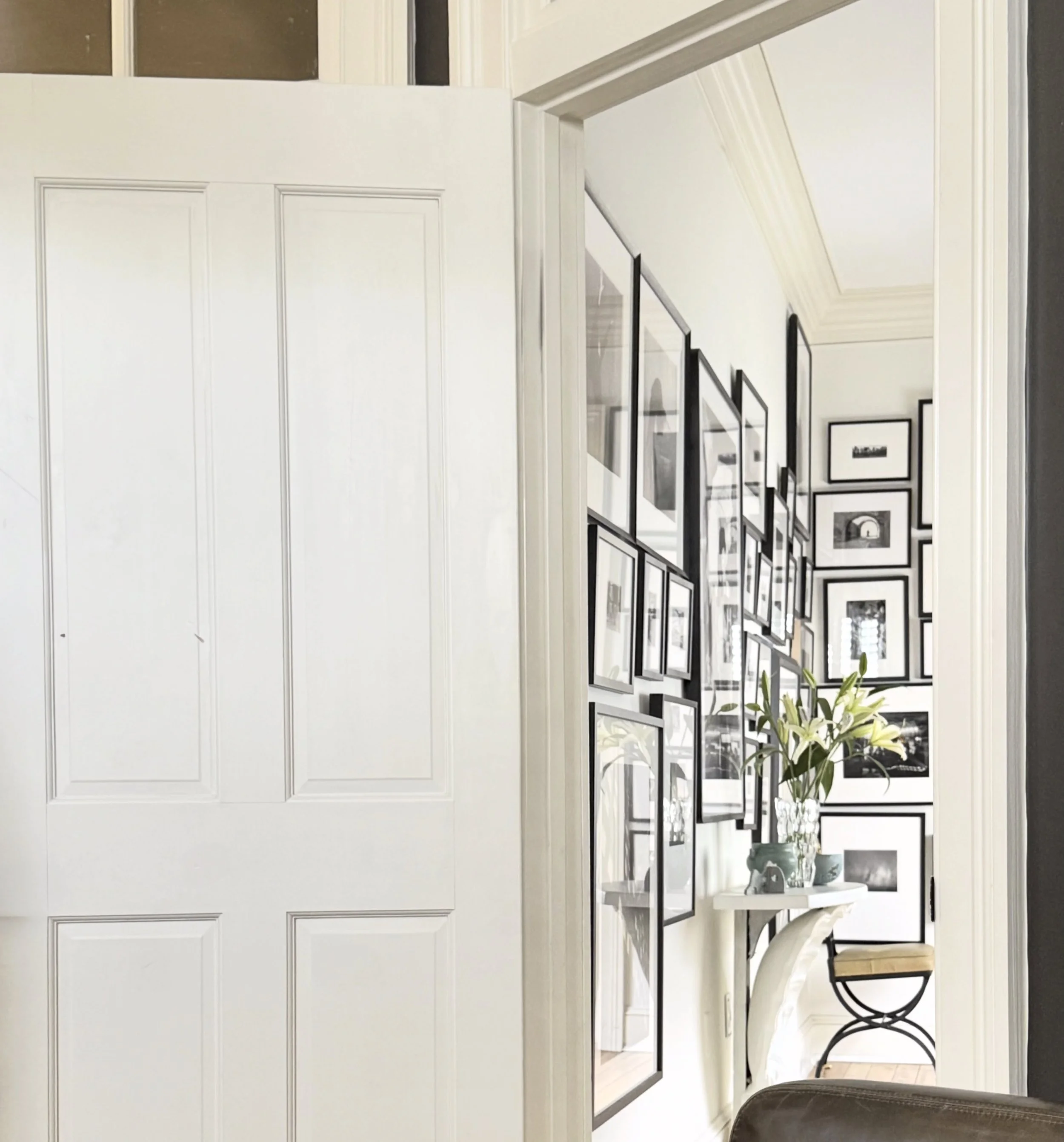 Flung the door open and&hellip; 
#jacoblawsofcollecting
#jacoblawsinteriordesigncharleston 
#fi̇neartphotography 
#jacoblawsofstyle 
#blackandwhite