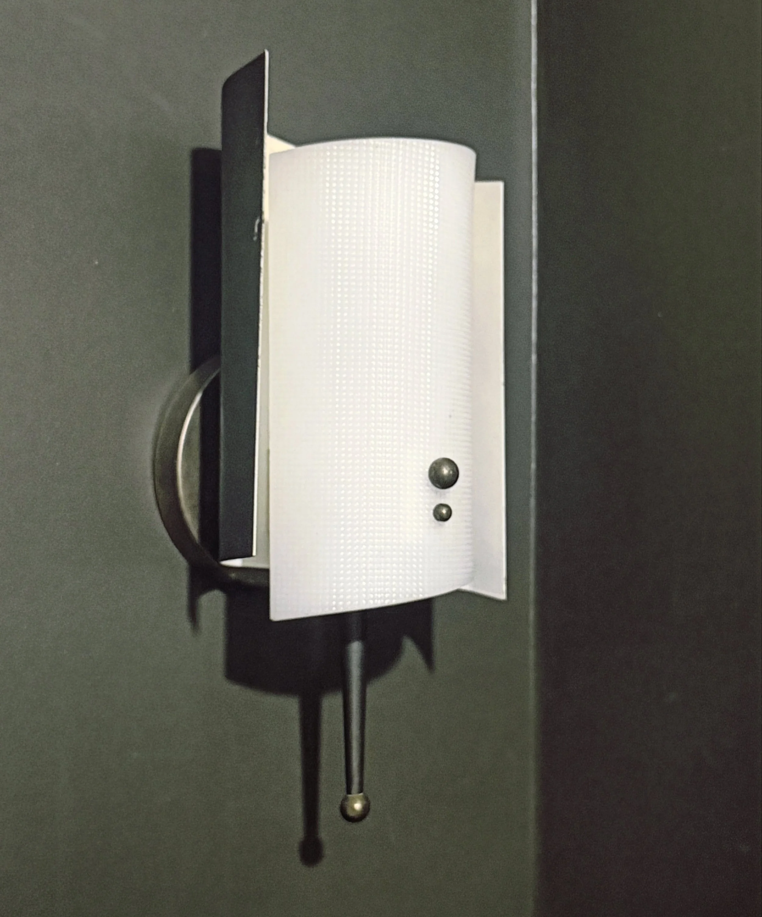 c.1960 Jacques Biny (France) perfect little something wall light . Not in France . In my bedroom . 
#jacquesbiny 
#midcenturyfrenchdesign 
#sexylights 
#jacoblawsofstyle 
#designervintagelighting