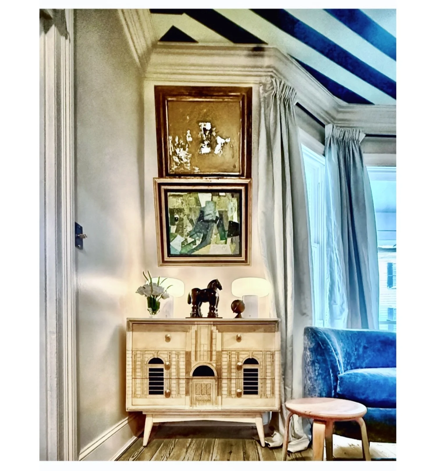 Sunday. No scaries. 

A corner in the crib. 

#jacoblawsofstyle 
#jacoblawsinteriordesign 
#jacoblawsinteriordesigncharleston 
#jlid 
#collectlayereditrepeat