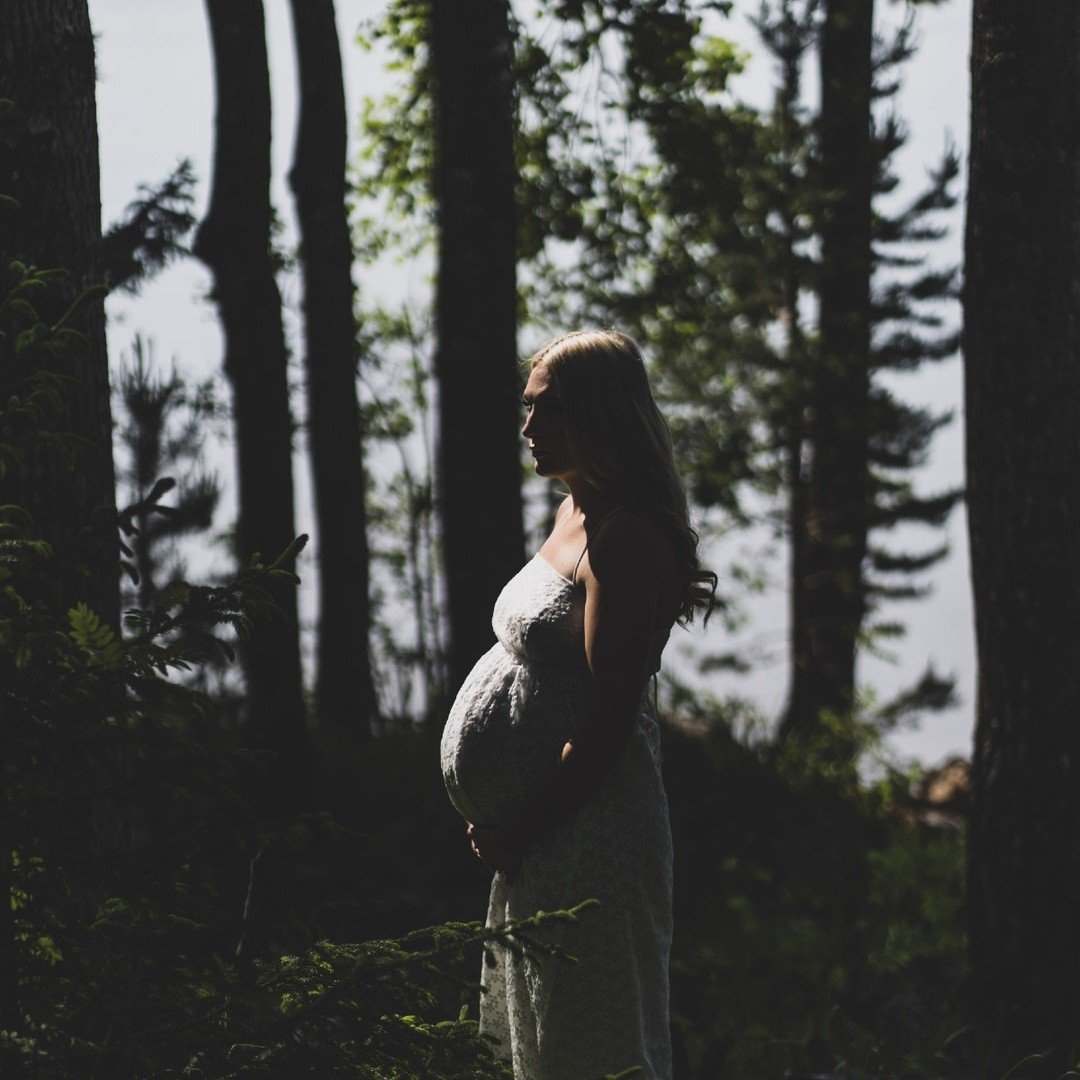 De location som man v&auml;ljer avg&ouml;r j&auml;tte mycket hur bilderna kommer att se ut, h&auml;r i Fagersta har vi ganska mycket skog runt om oss, och de brukar spegla mycket i portr&auml;tter bilderna jag tar, att vi har tillg&aring;ng till olik