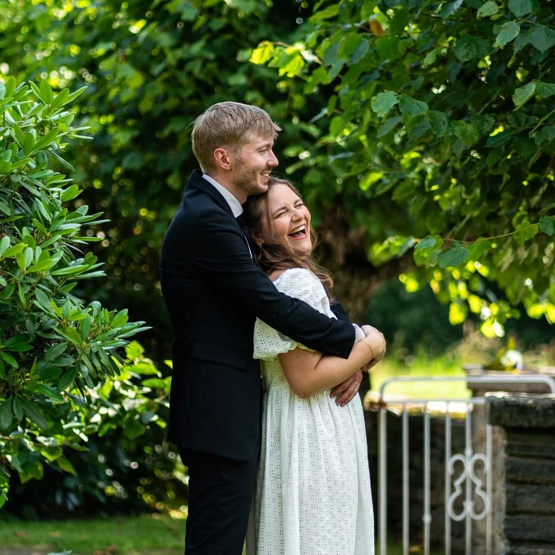 H&auml;r har vi en sneak peak fr&aring;n helgens br&ouml;llop! Stort grattis till brudparet! 🎉👏😊

#Br&ouml;llopsfotograf #brudpar #portr&auml;tt #gifta #SvensktBr&ouml;llop #WeddingPhotographerSweden #Br&ouml;llop2025 #Br&ouml;llopsinspiration #ha