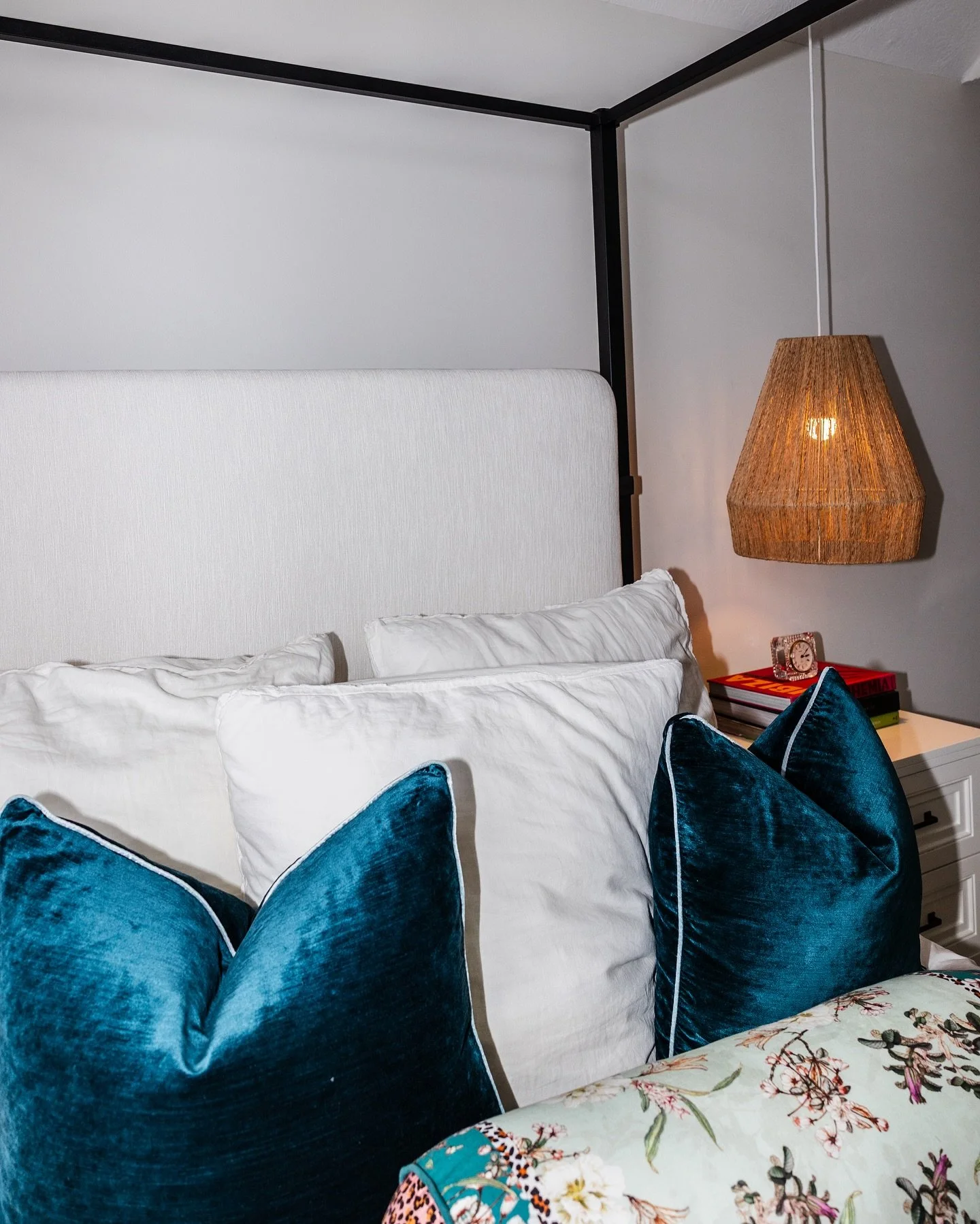 Welcome to my crib! Spaces with character are my favorite, which was my goal when designing my bedroom/bathroom 💛 #interior #interiors #interiordesign #bedroom #bedroomdesign #bedroomdecor #bathroom #bathroomdesign #bathroomideas