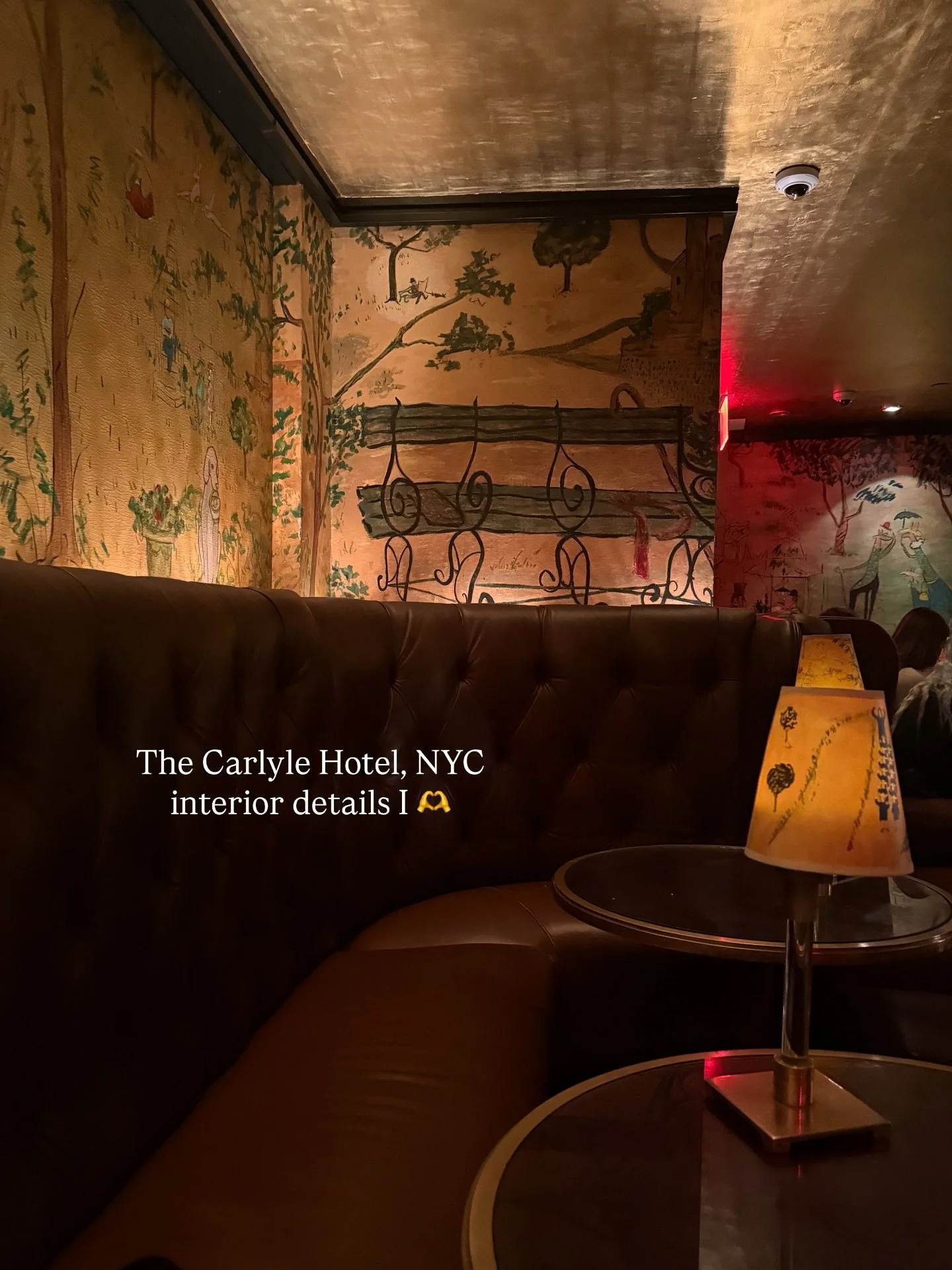 Interior Details from The Carlyle Hotel, NYC 🗽🤎

#TheCarlyleHotel #CarlyleNYC #BemelmansBar #UpperEastSide #NYCInteriors #HotelInteriors #InteriorDetails #ClassicInteriors #TimelessDesign #LuxuryInteriors #OldWorldCharm #DesignInspo #InteriorInspo