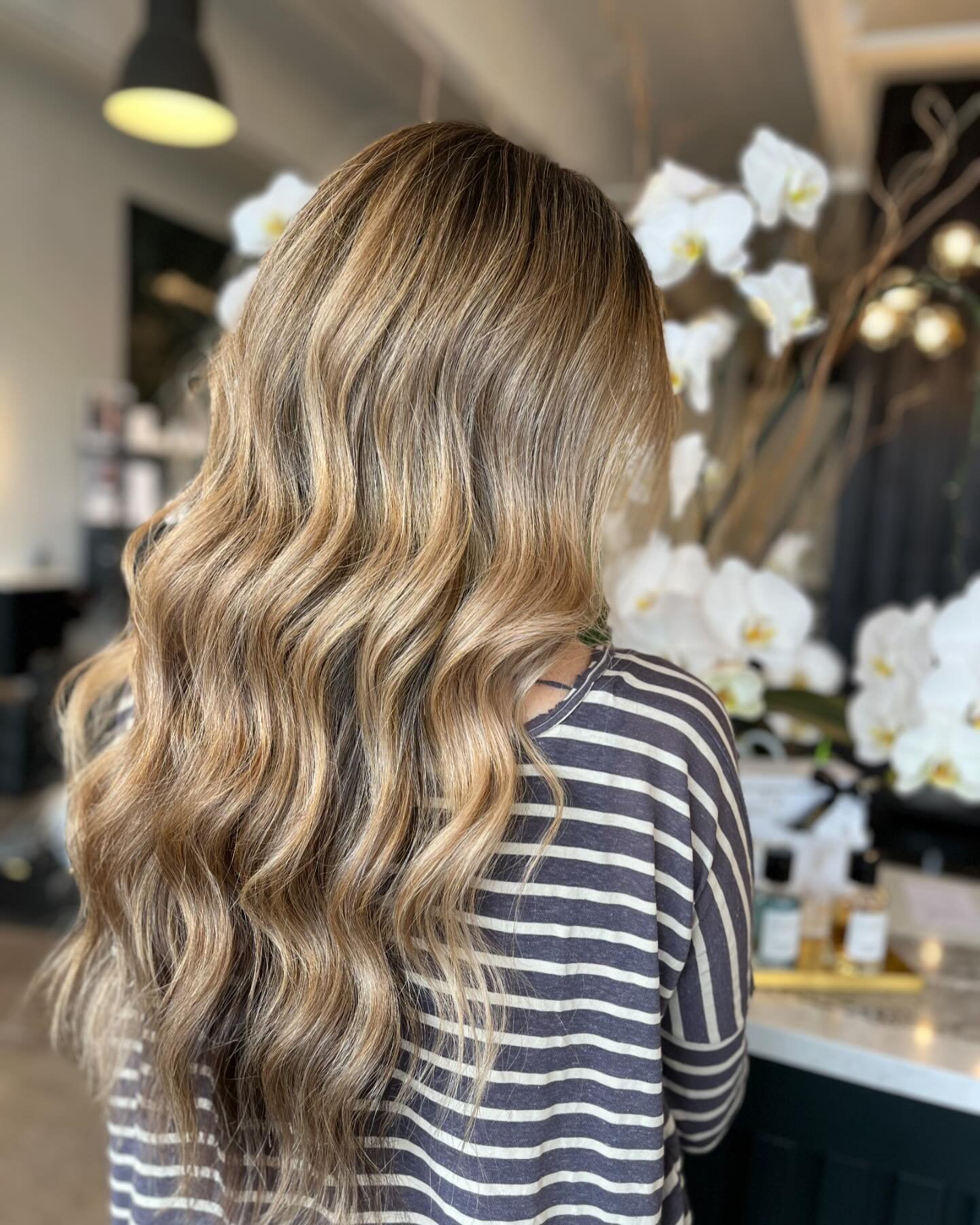 Swipe to see the stunning transformation by our stylist, Katrina! ✂️✨ From chic to sleek, Katrina knows how to add that sexy and sassy flair to your look. 

Ready for a change? Book your complimentary consultation with her today and let the magic beg