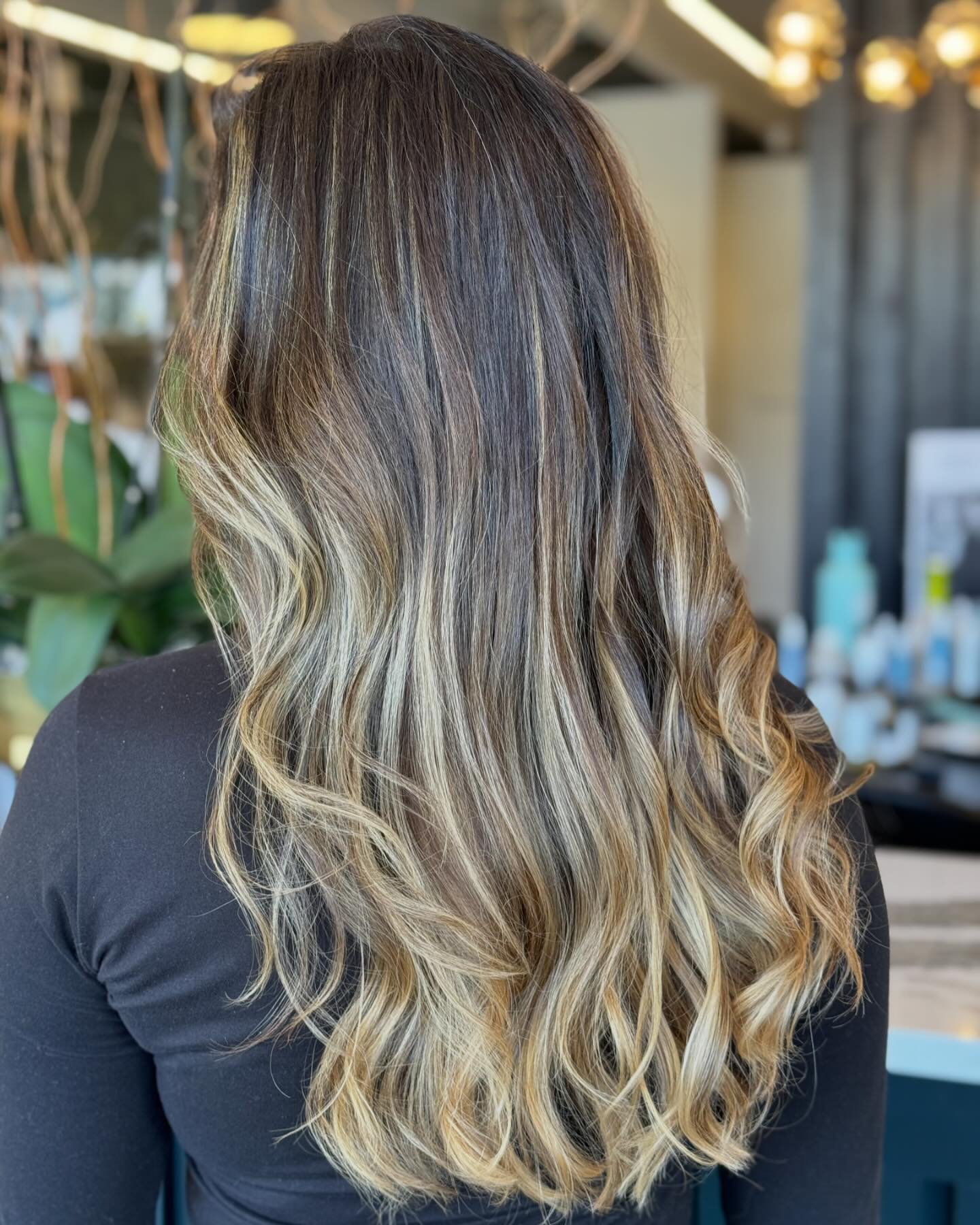 ✨ Feeling fabulous starts here! Check out this stunning transformation done by our incredible stylist, Shama! 💇&zwj;♀️✨ Ready to refresh your look? 
Book your complimentary consultation today and let&rsquo;s make magic happen! 🌟 

#BeautyTransforma
