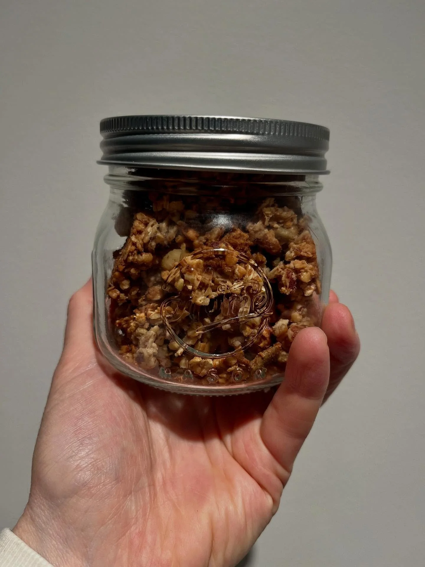 It&rsquo;s What&rsquo;s Cooking Wednesday! 

✨ Granola, made with warming butter
✨ Kids lunch boxes including &lsquo;peanut butter apple&rsquo; for one and &lsquo;apple cinnamon&rsquo; for the other
✨ Double chocolate fennel (milk boost) buckwheat cr