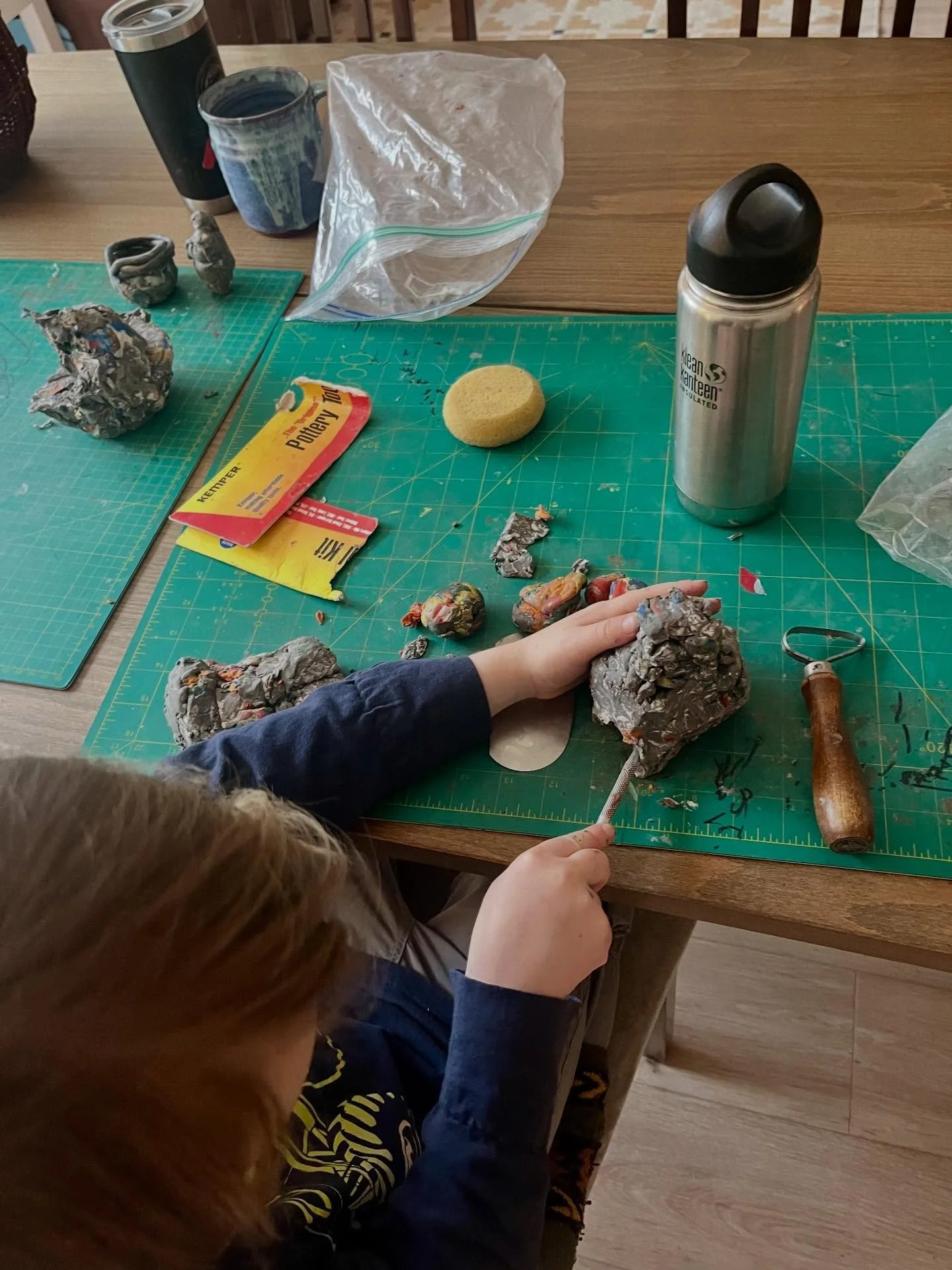 I did a Heart Hour last week with @samara.bortz and it was lovely. I&rsquo;m trying so hard to implement all the things, yet I&rsquo;m paddling upstream a mud river. 

This is the last week of school for us, so teacher gifts, solstice play and a potl