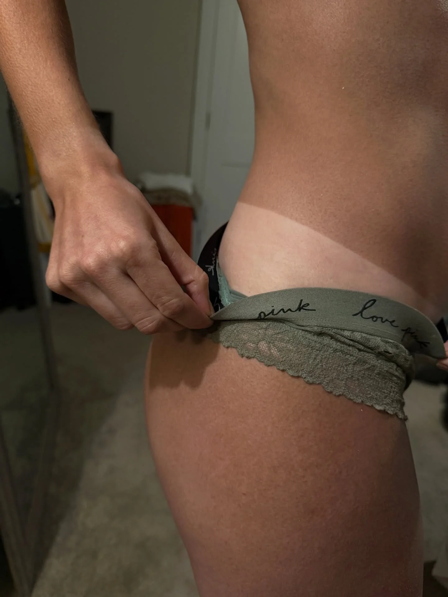 Crisp tan lines delivered straight to you 😘🏡

Mobile Sprays starting at $85 - just send us a message to book yours!!

#murfreesboro #spraytan #mobilespraytan #nashvilletans #spraytanartist