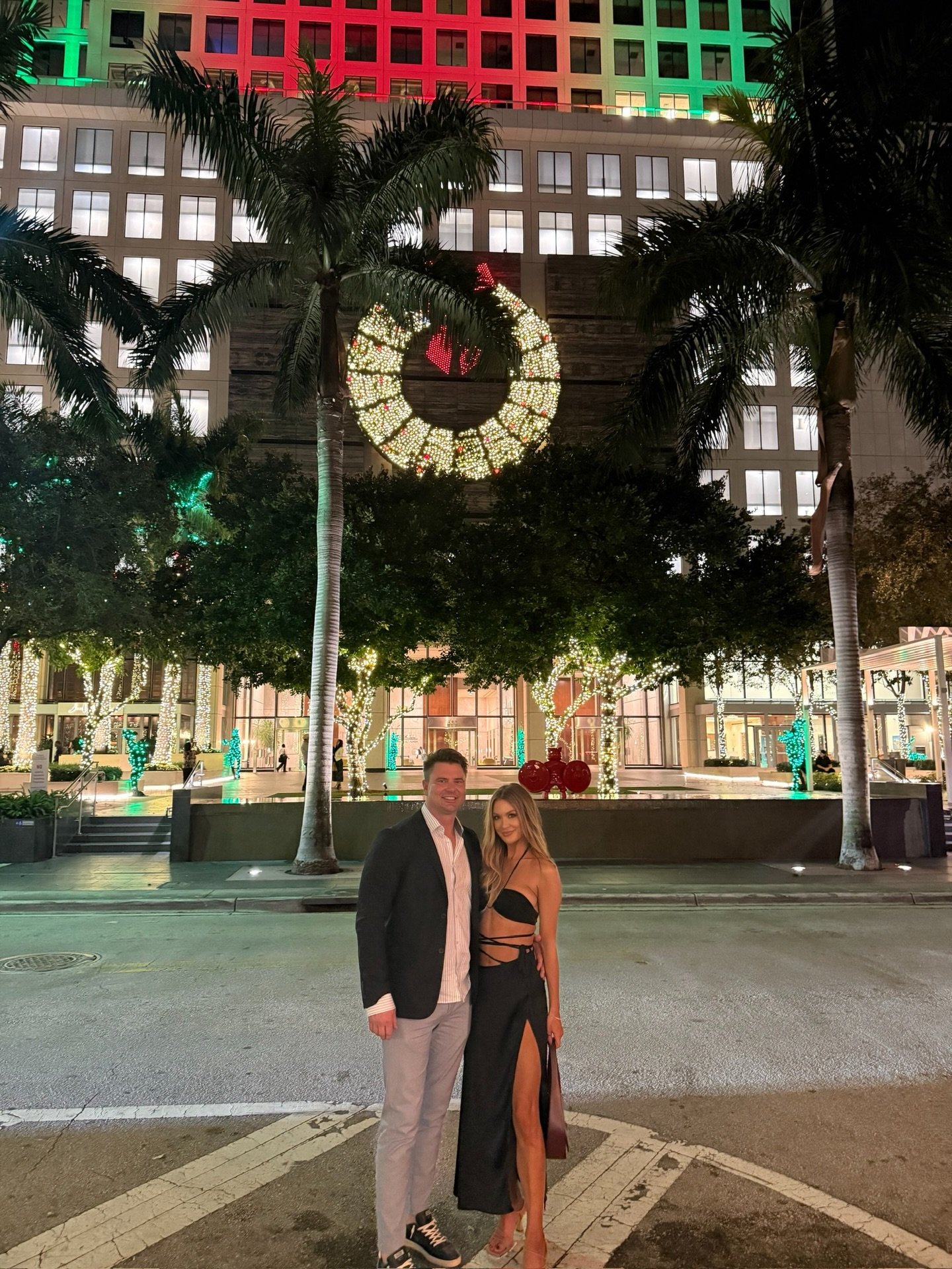 We hope everyone is having a great and TAN holiday season!!🎄❤️

Thanks to @aestheticsiq for the vacation pic and trusting us with her tan🤭 

#spraytanartist #murfreesborotan #holidays