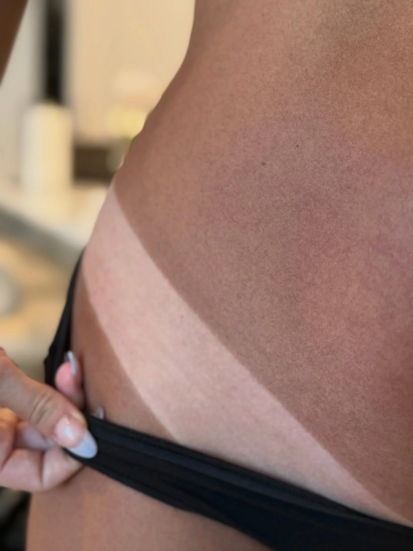 Because we all know how confident you feel after that first glance at your tan line 🤩

#spraytan #nashvillespraytan #tanline #murfreesboro #bronzed