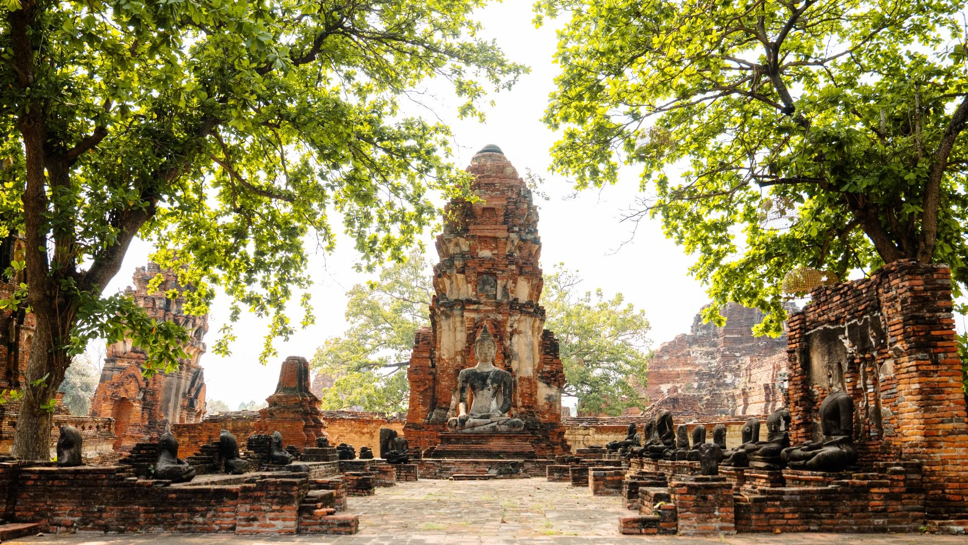 Walking through the historic island of Ayutthaya