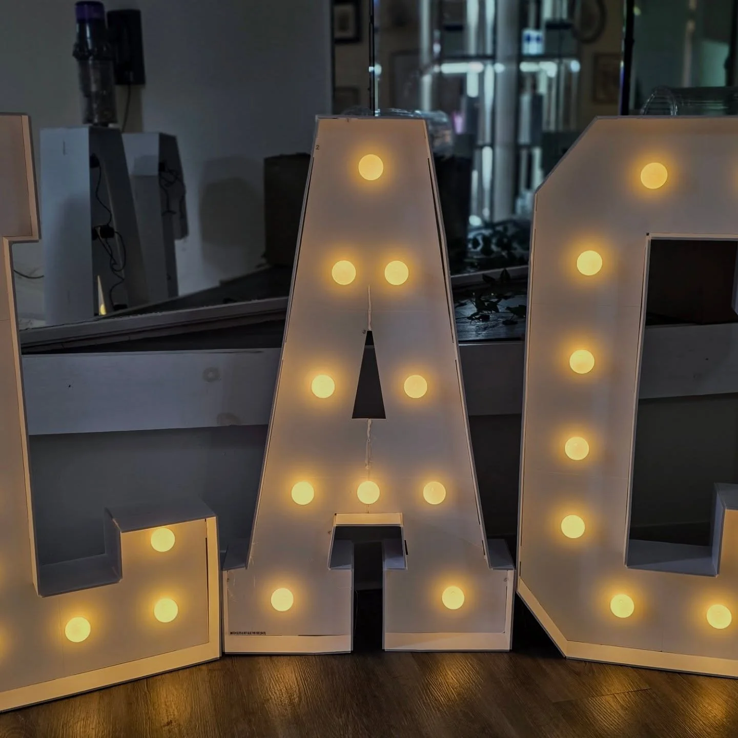 ✨ LAC is turning 3! ✨
Three years of glowing skin, brows, and all the best vibes. 
Thank you for trusting me with your self-care rituals. Here&rsquo;s to even more beauty, confidence, and connection ahead. 🌿 #Lavenderandglow  #3yearsofglow