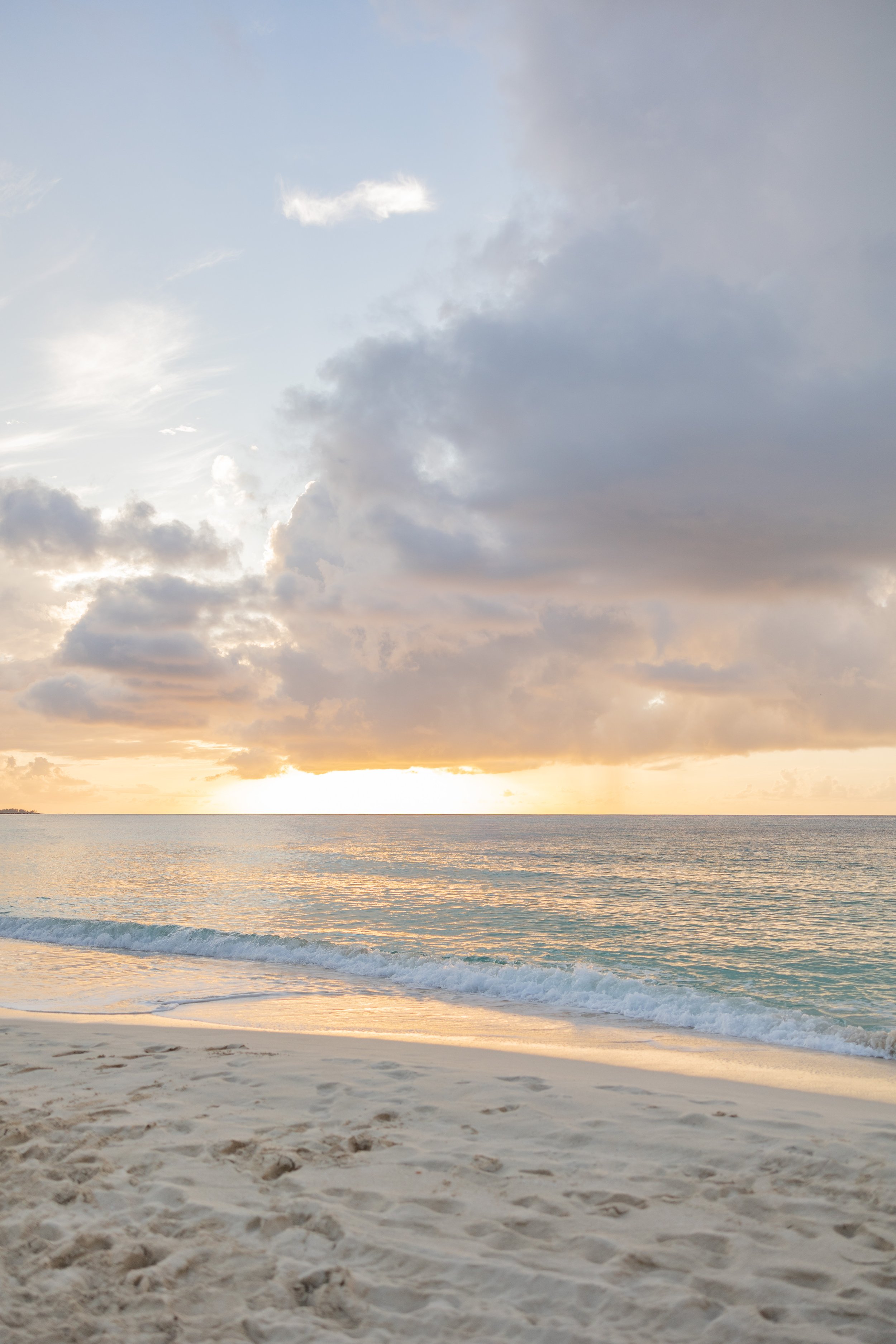 Copyright Christina Ysaguirre Photography 2024 - Nassau Bahamas Photographer - Jessica + Matt Family Session-44.jpg