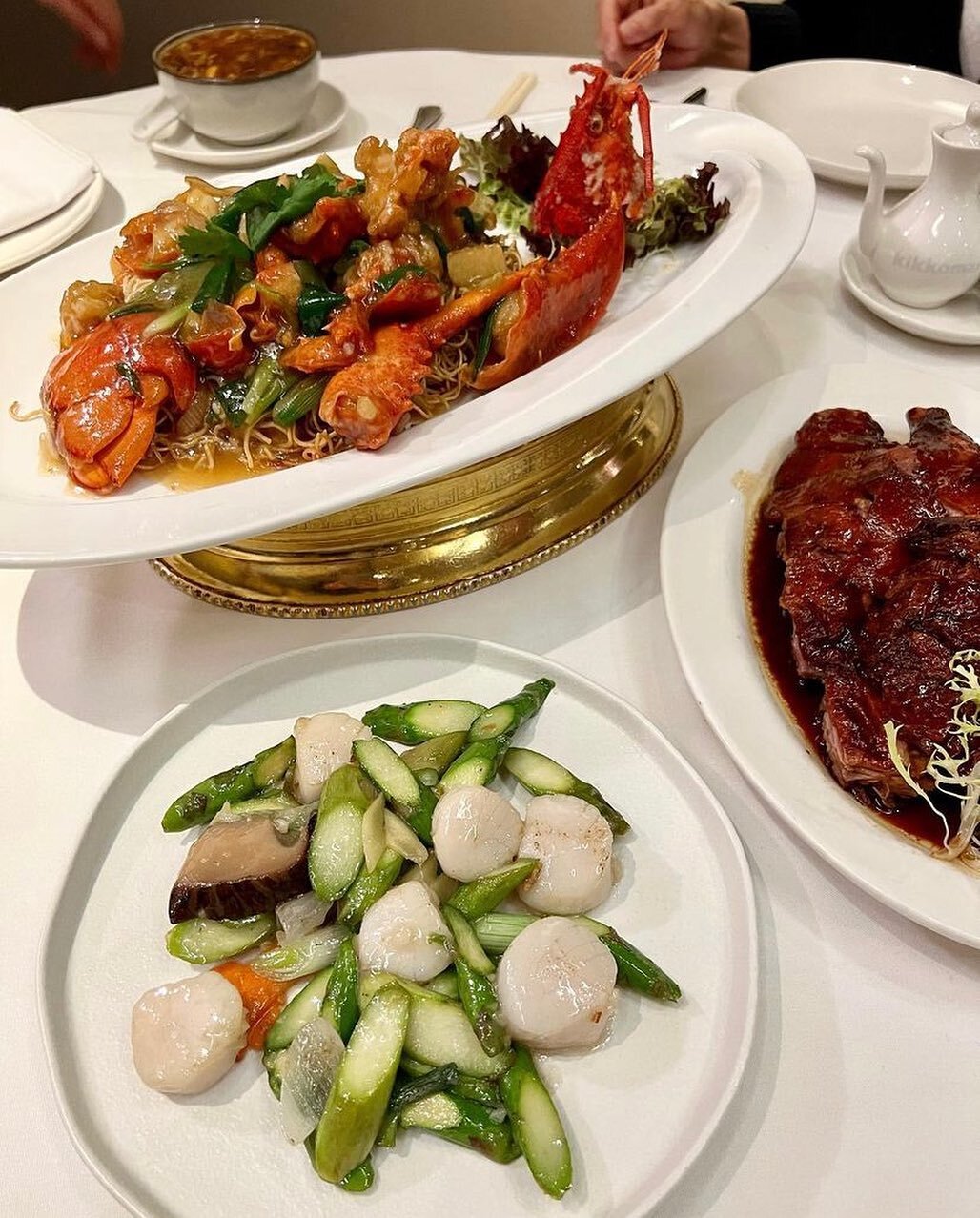 Delicious spread by one of our lovely customers!

Lobster Noodles 🦞 
Roast Duck 🦆 
Stir Fried Asparagus &amp; Scallops 🐚

Photo cr: judylyh

#chinesefood #cantonesefood #royalchina #londonfood #dinner #lunch #londoneats