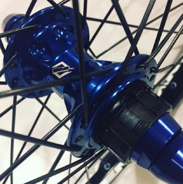 TNT_RAPID_FIRE_CASSETTE_REAR_HUB_BLUE.600.jpg