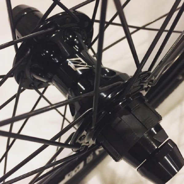 TNT_RAPID_FIRE_CASSETTE_REAR_HUB_BLACK.600.jpg