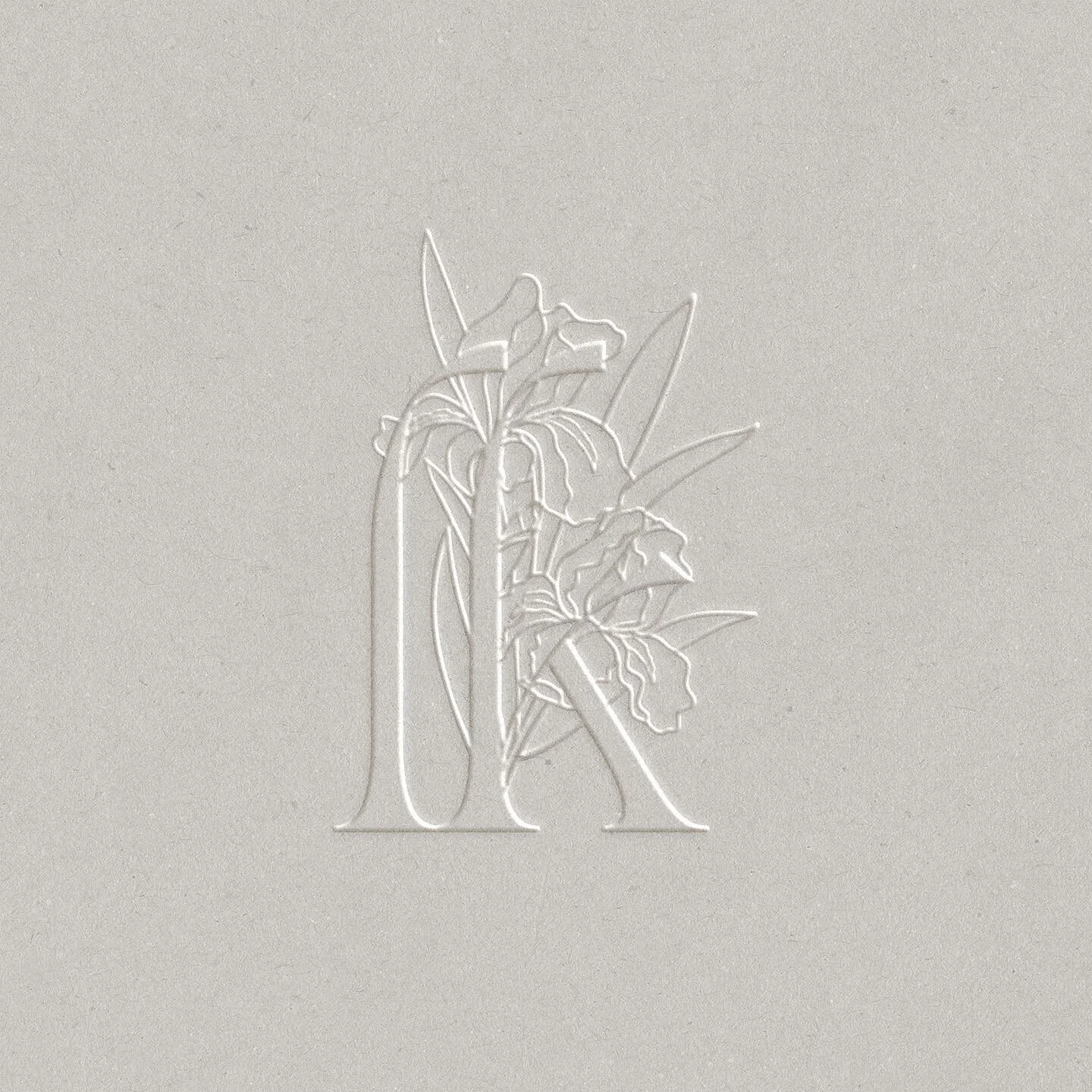 Some logos and brand marks that didn&rsquo;t make it&hellip;but I still adore.🌷

Which one do you like? 
1, 2, 3, 4, 5, or 6?

Let me know in the comments. 🤍

#visualdesigner #branddesigner #logodesigner #designinspiration #logoinspirations #brandi