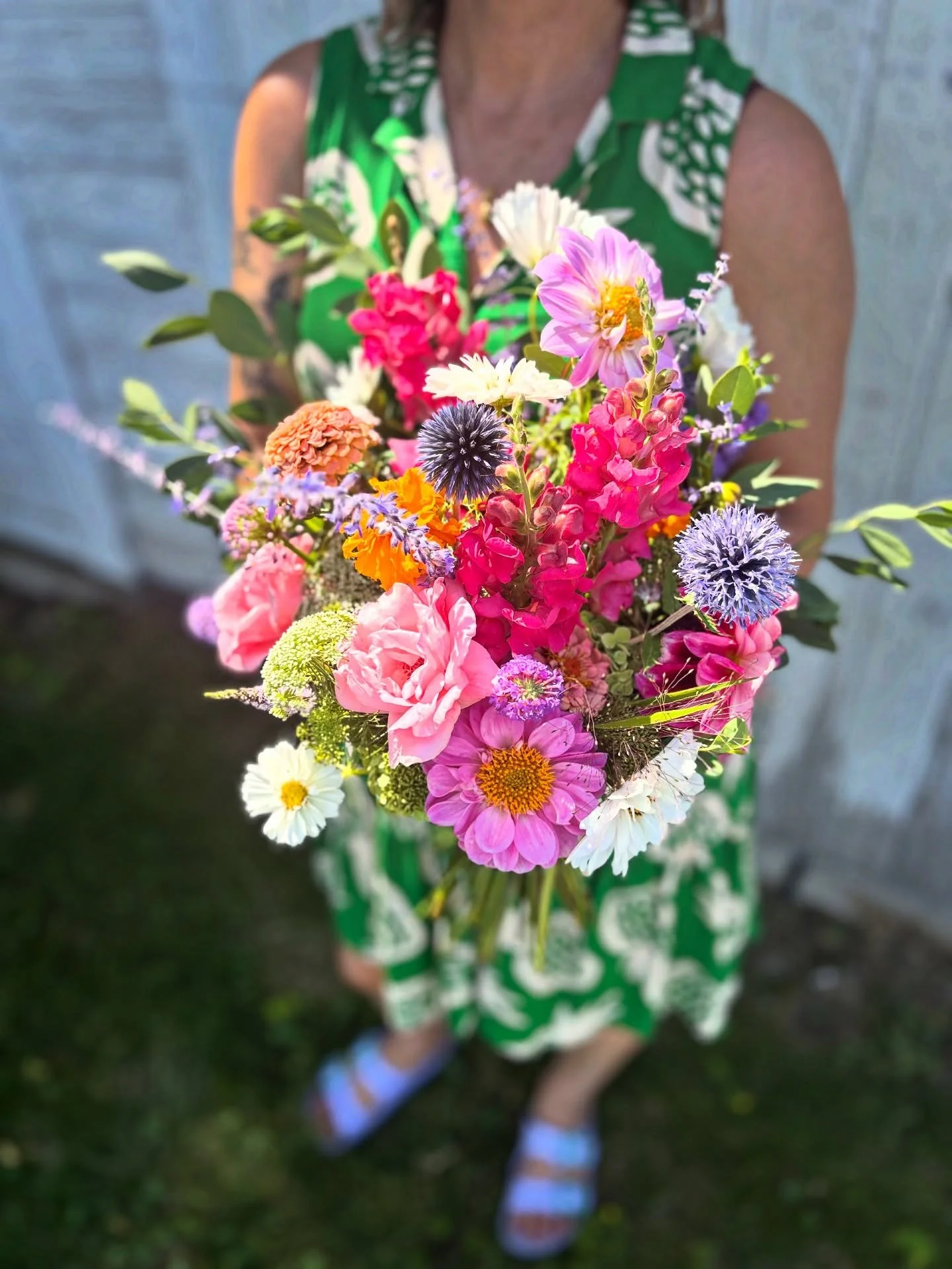 For Lily 🩷

If this doesn&rsquo;t scream fresh summer flowers, we don&rsquo;t know what does! The vibrant pinks, purples, greens, &amp; just a pop of orange were an absolutely delightful palette for a steamy summer wedding on Lake Michigan. 

What&r