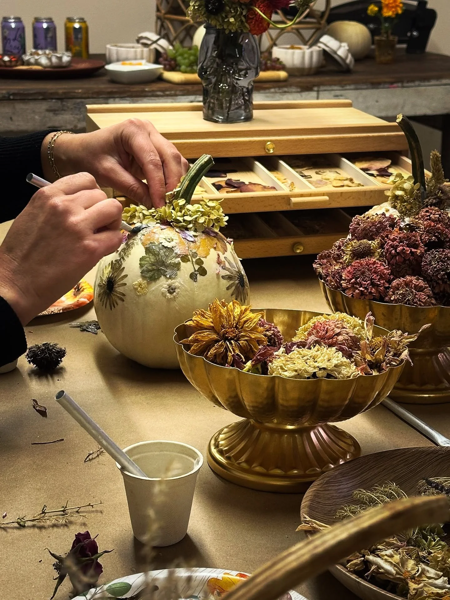 Scenes from our Botanical Pumpkin Design Workshop &amp; Spooky Season U-Pick!

We love workshops because it&rsquo;s a chance to really get to know fellow flower lovers while learning new things, and of course expressing a lot of creativity! Most of u