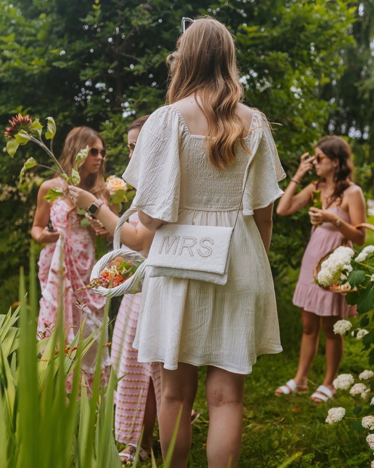 Calling all maids of honor!

For a bachelorette plan that feels effortless and unforgettable, book a private flower farm gathering at Moondance on Old Mission Peninsula.

Your group gets private access to the farm, a guided walk through the fields, s