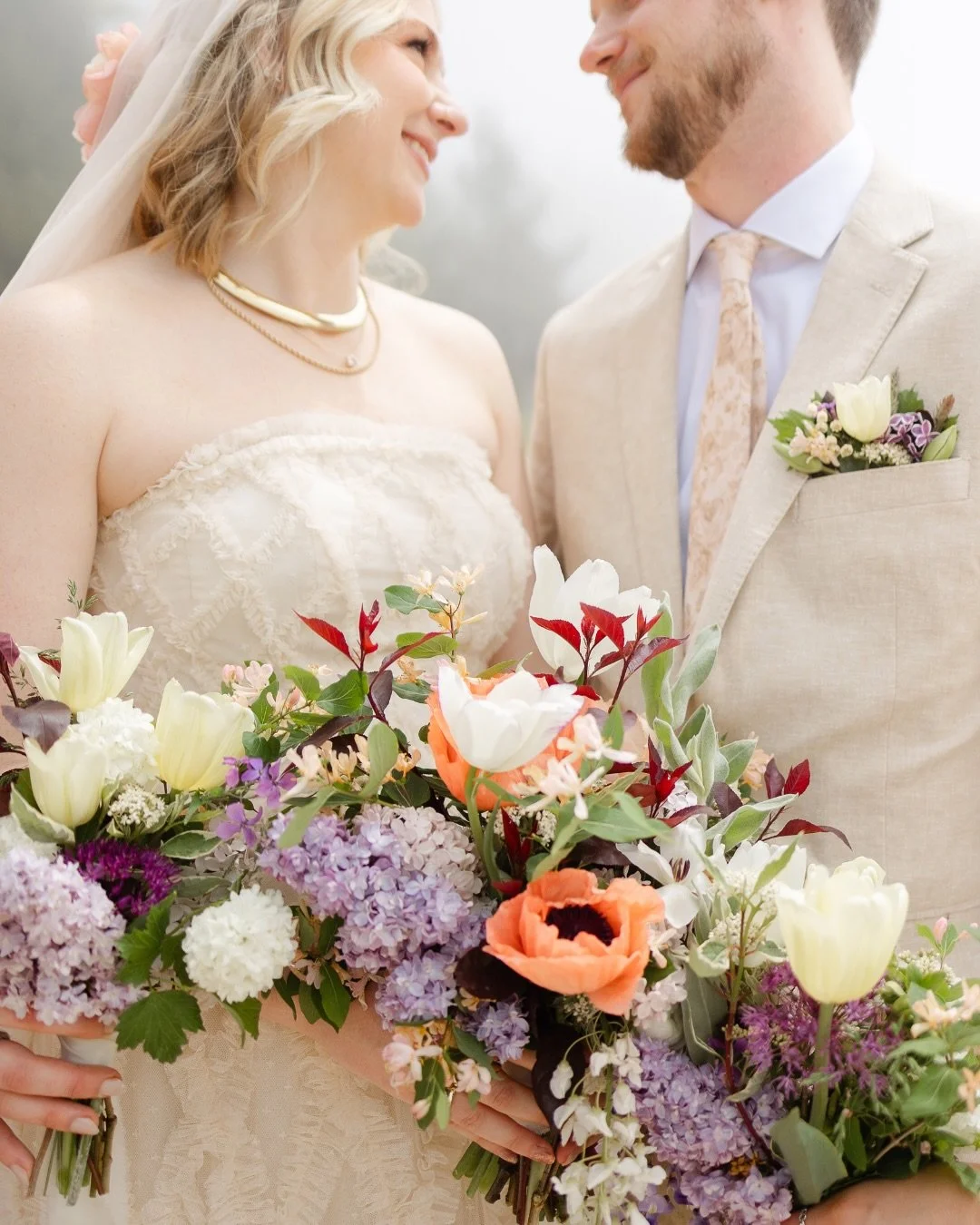 Some of our favorite wedding flowers are the ones that feel like they were always meant to be there.

For Nell &amp; Evan&rsquo;s Watervale Inn wedding, inspiration came from the cottages themselves. Their soft colors, timeless charm &amp; relaxed la